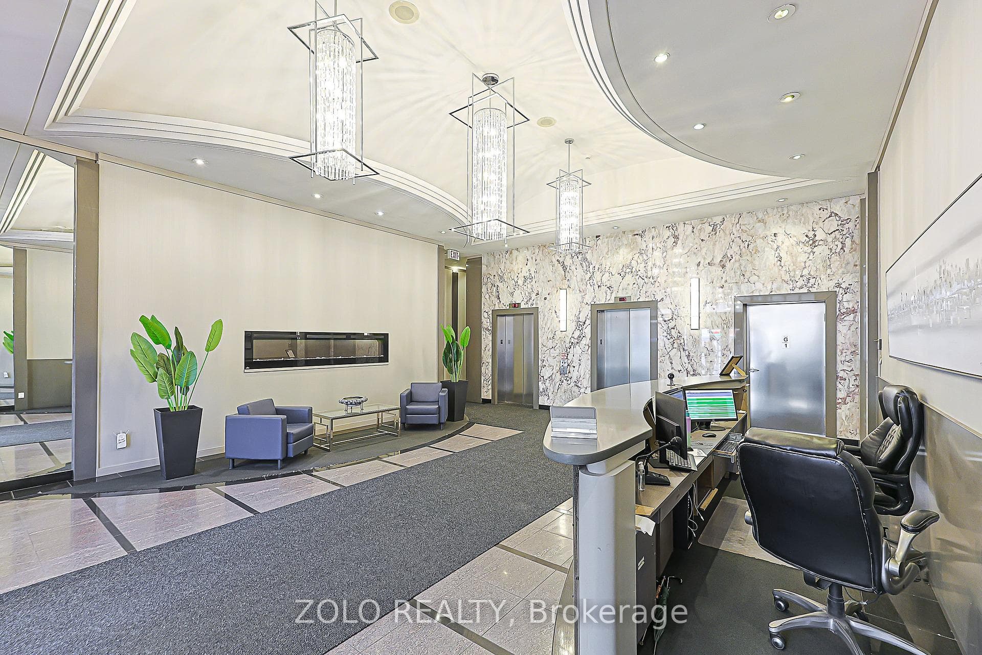 555 Yonge Street Unit 804 photo 3
