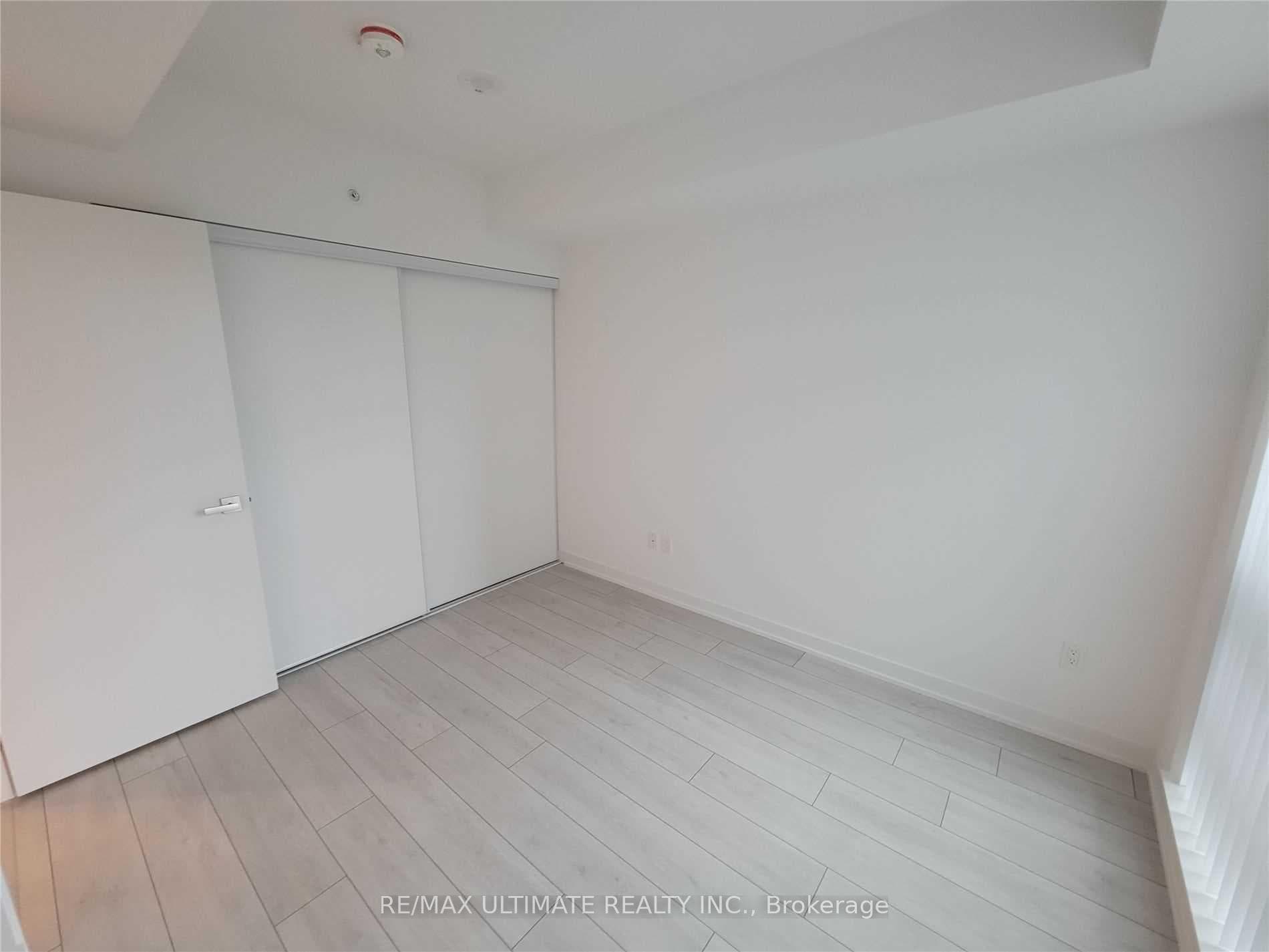 31 Tippett Road Unit 423 photo 13