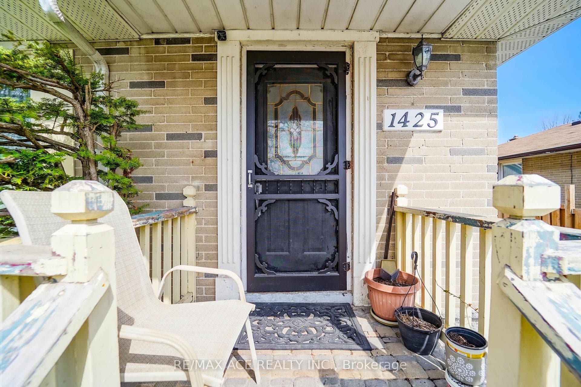 1425 Lakefield Street photo 9