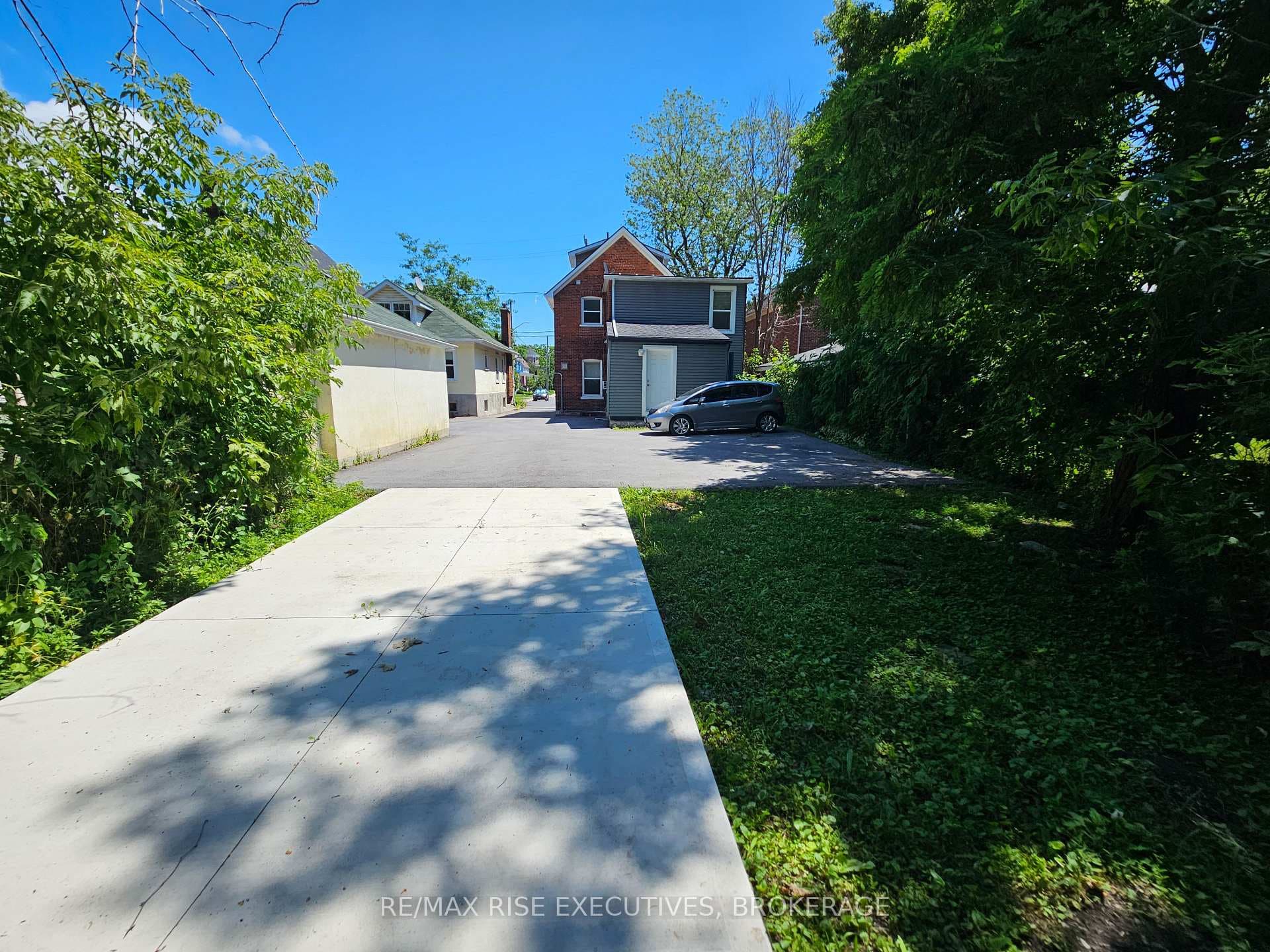 524 Frontenac Street photo 37
