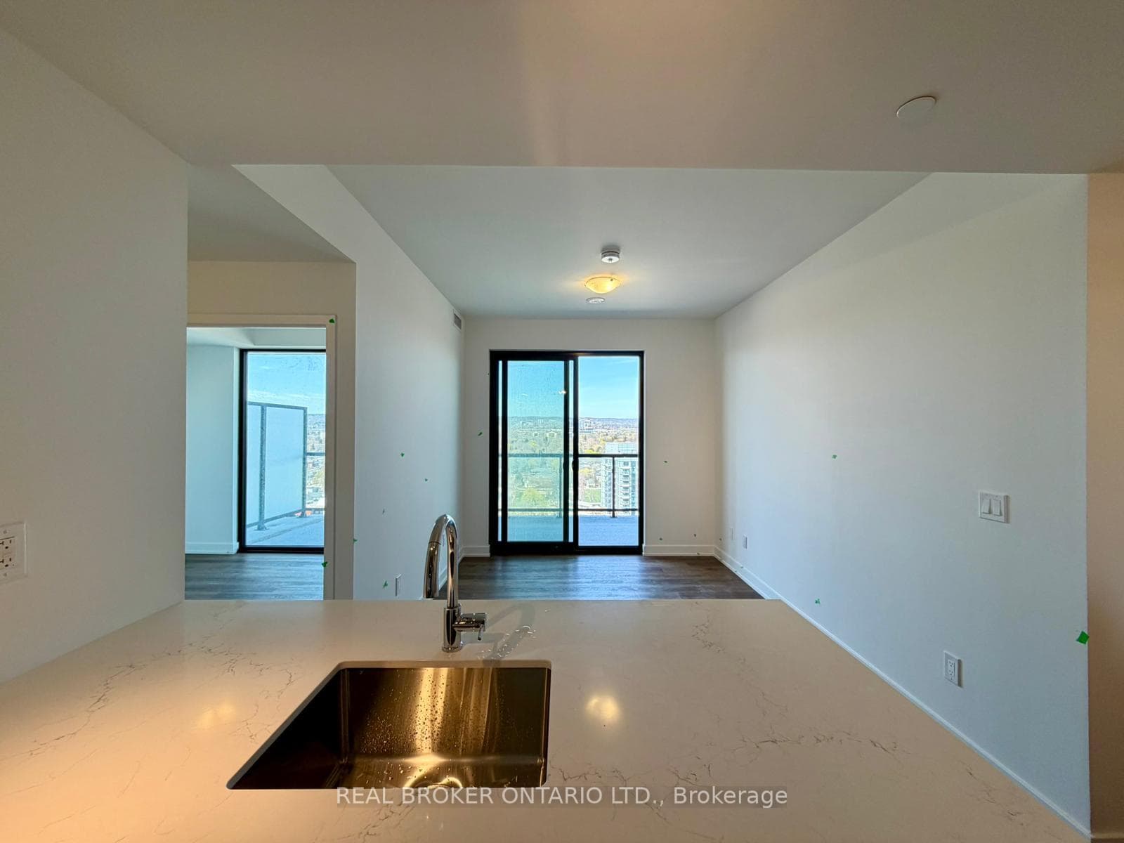 2075 Lakeshore Road Unit 1901 photo 8