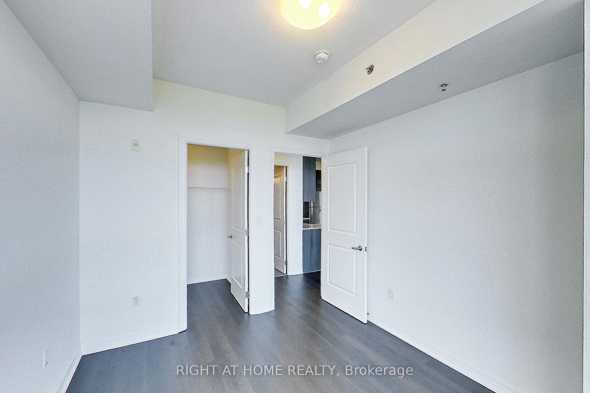 560 North Service Road Unit 807 photo 16