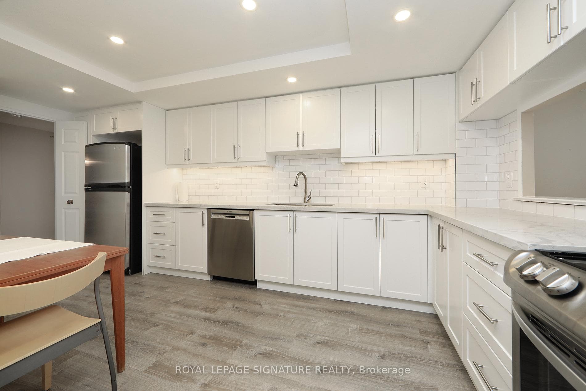 55 SKYMARK Drive Unit 303 photo 6