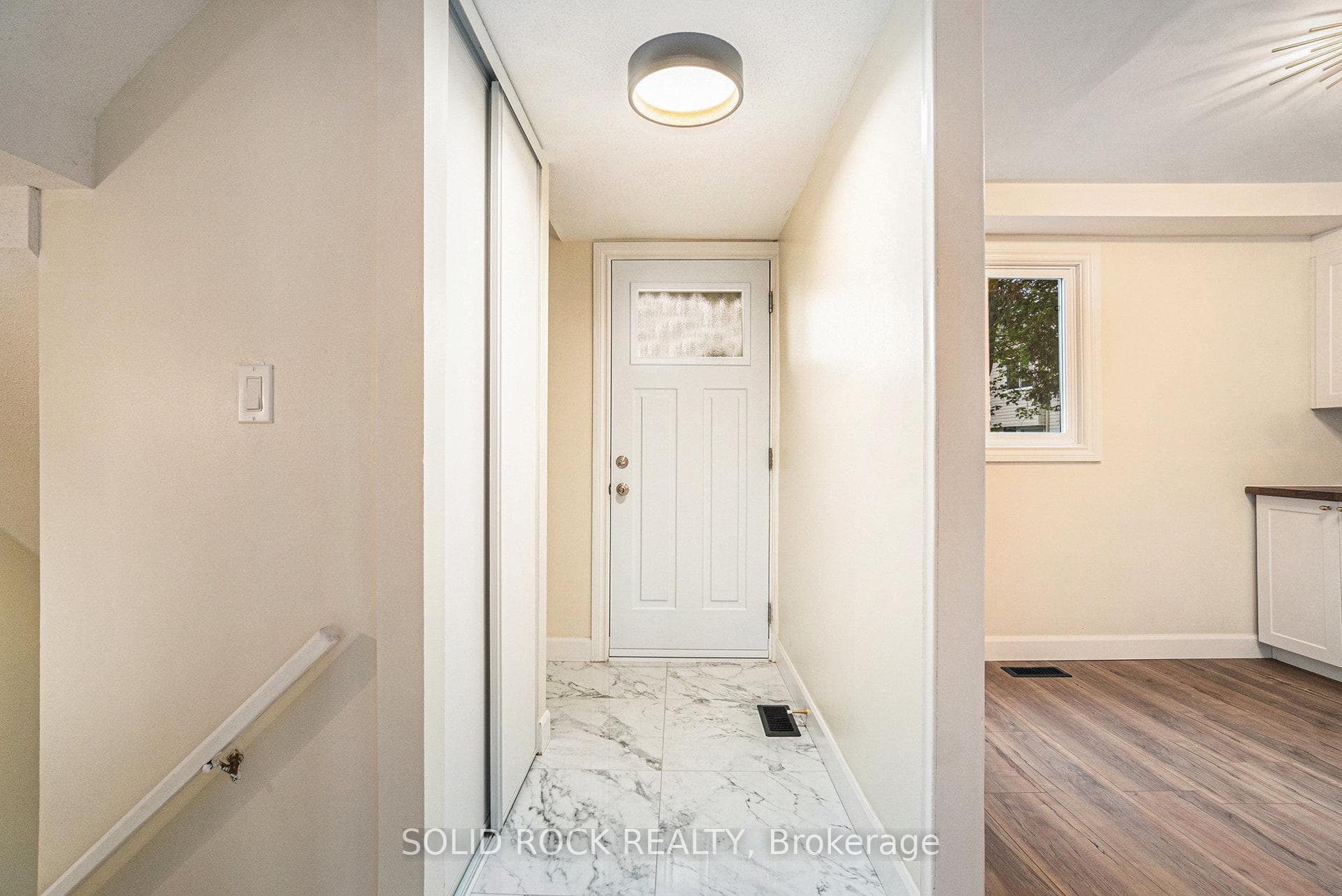 33 Thistledown Court photo 3
