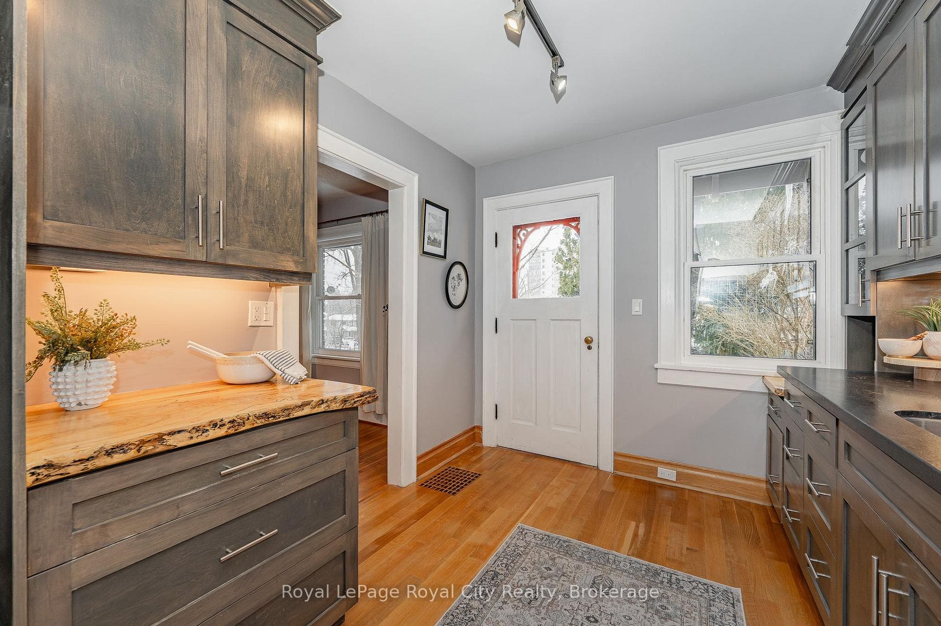 16 Mitchell Street photo 13