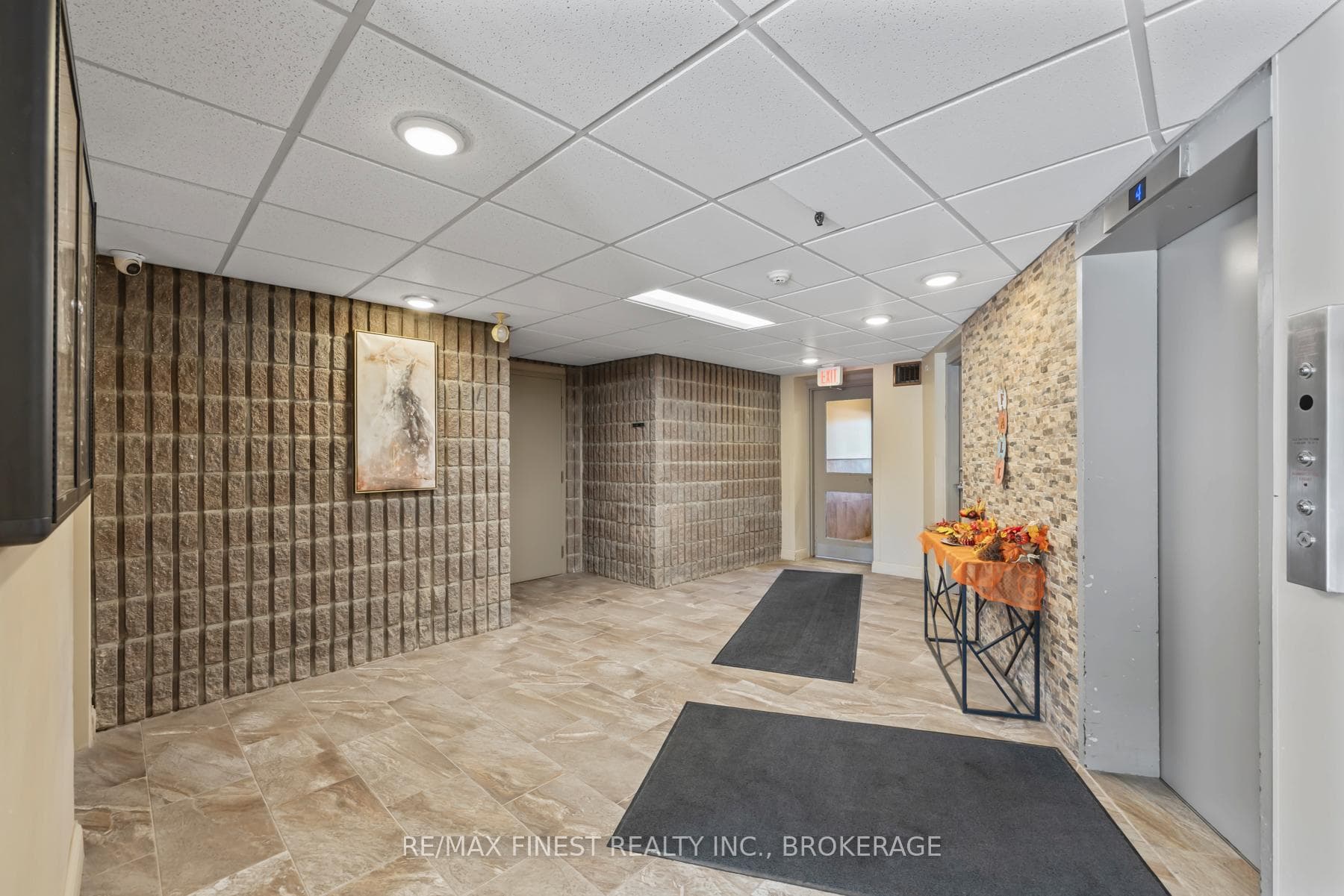 17 Eldon Hall Place Unit 104 photo 9
