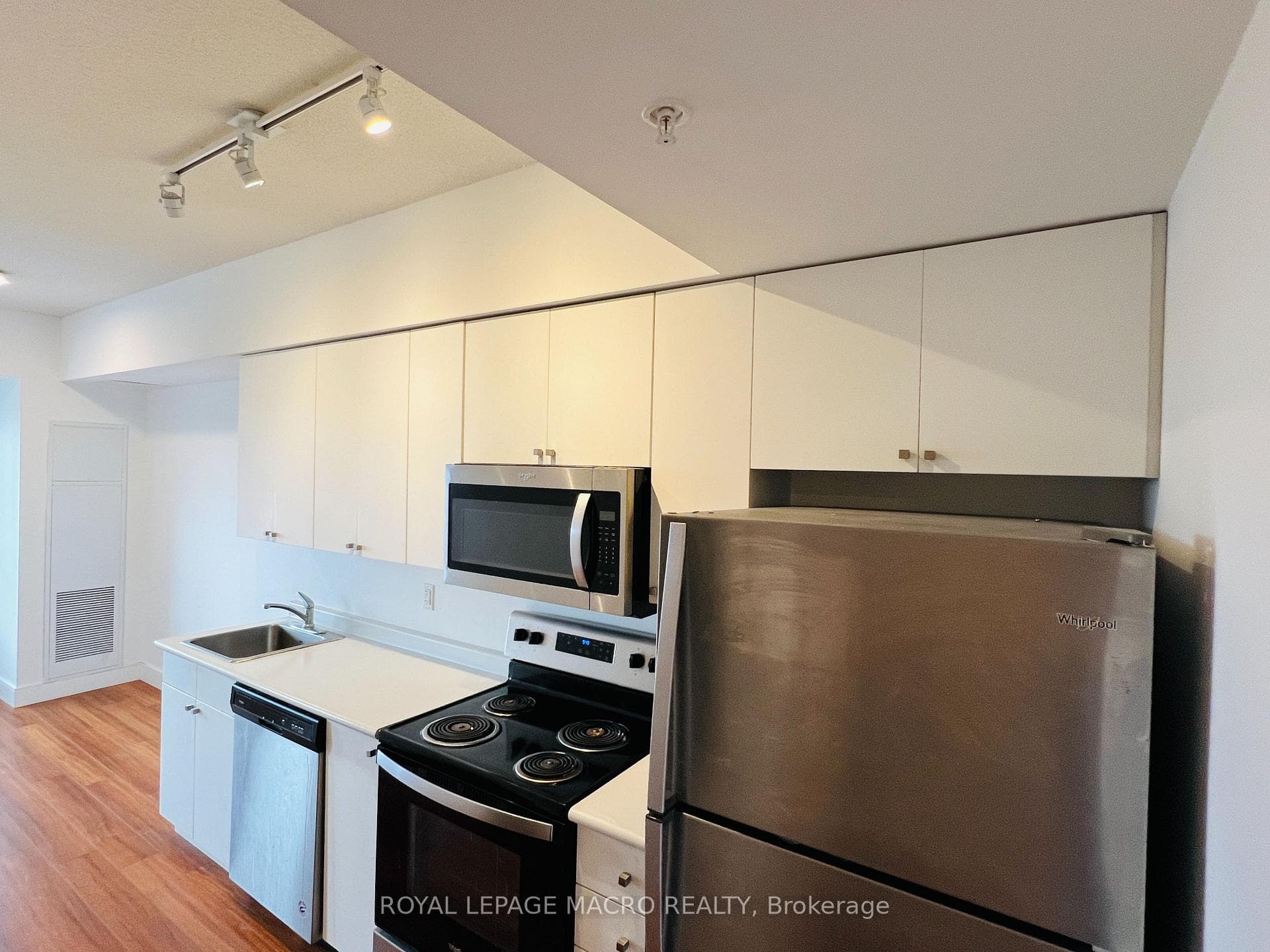 1 Wellington Street Unit 602 photo 7