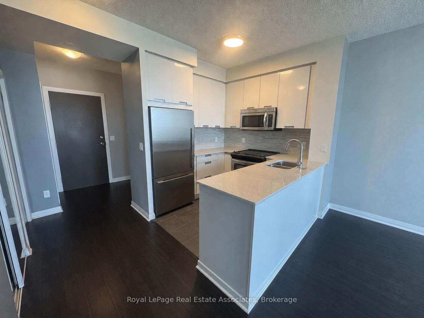 55 Eglinton Avenue Unit 606 photo 2
