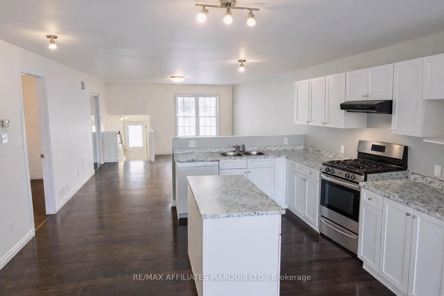 109 French Avenue photo 11
