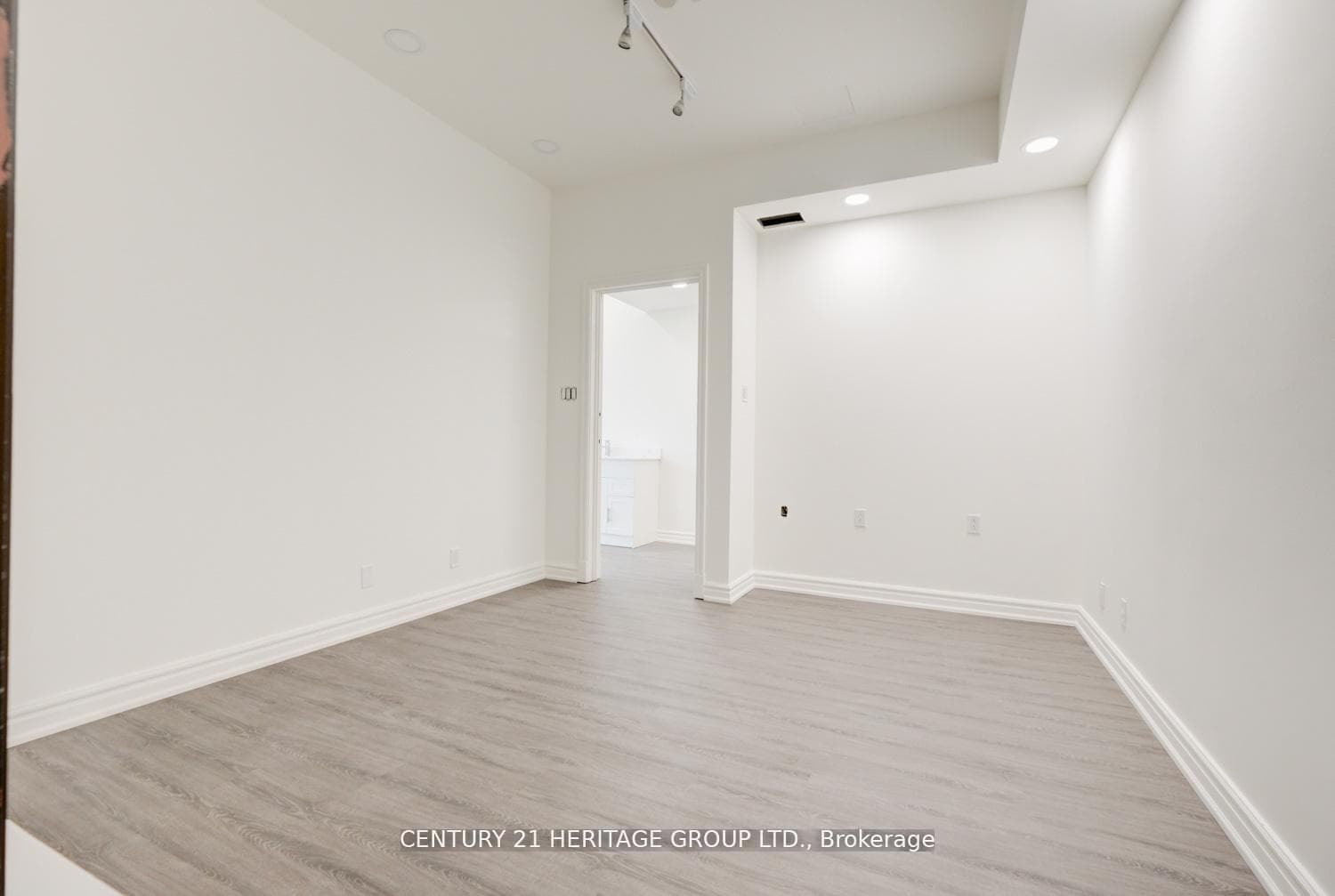 2900 Yonge Street Unit 101 photo 40