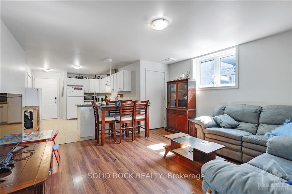 659 GEORGE Street photo 20