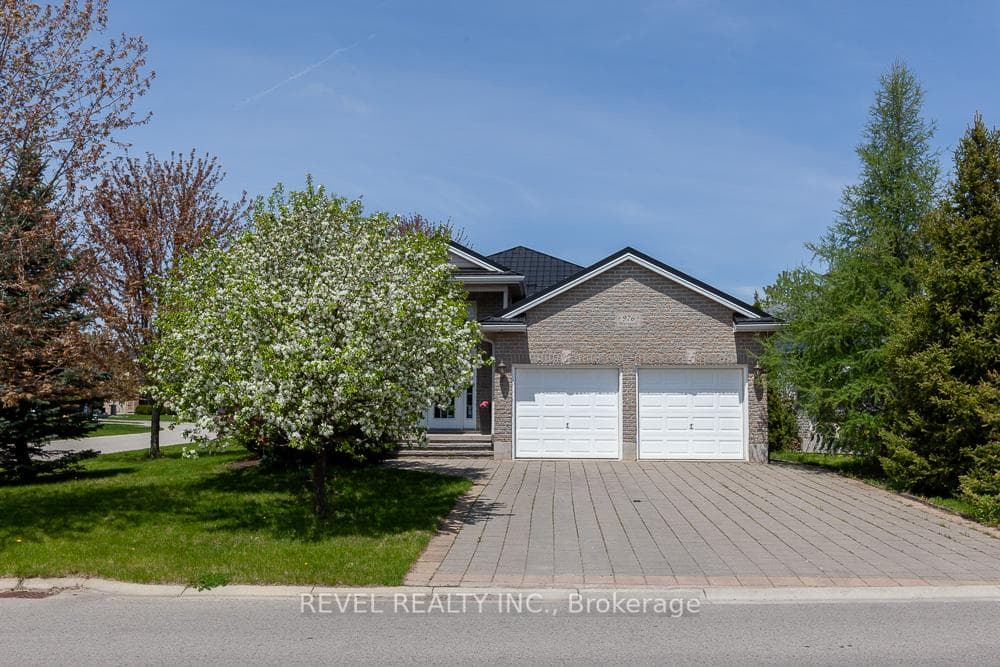 2 car garage with plenty of parking spa