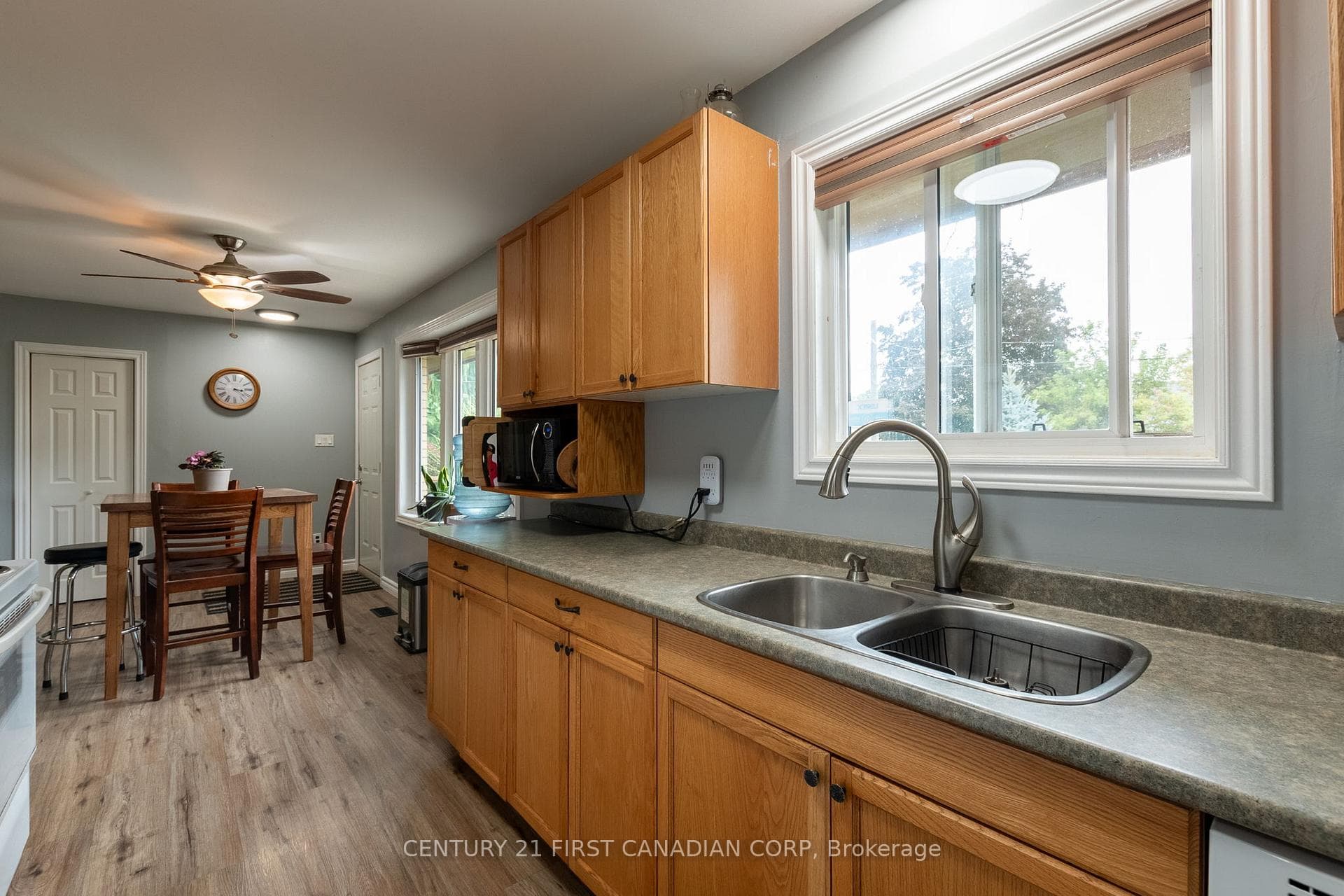115 Brock Street photo 9
