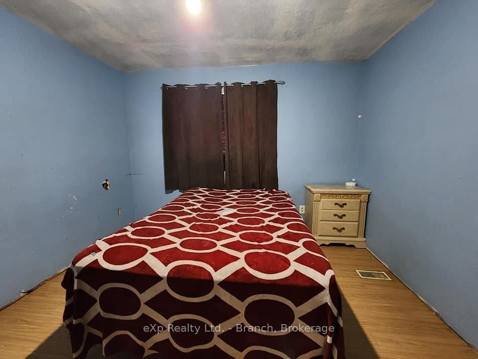 229 GEORGINA Street photo 16