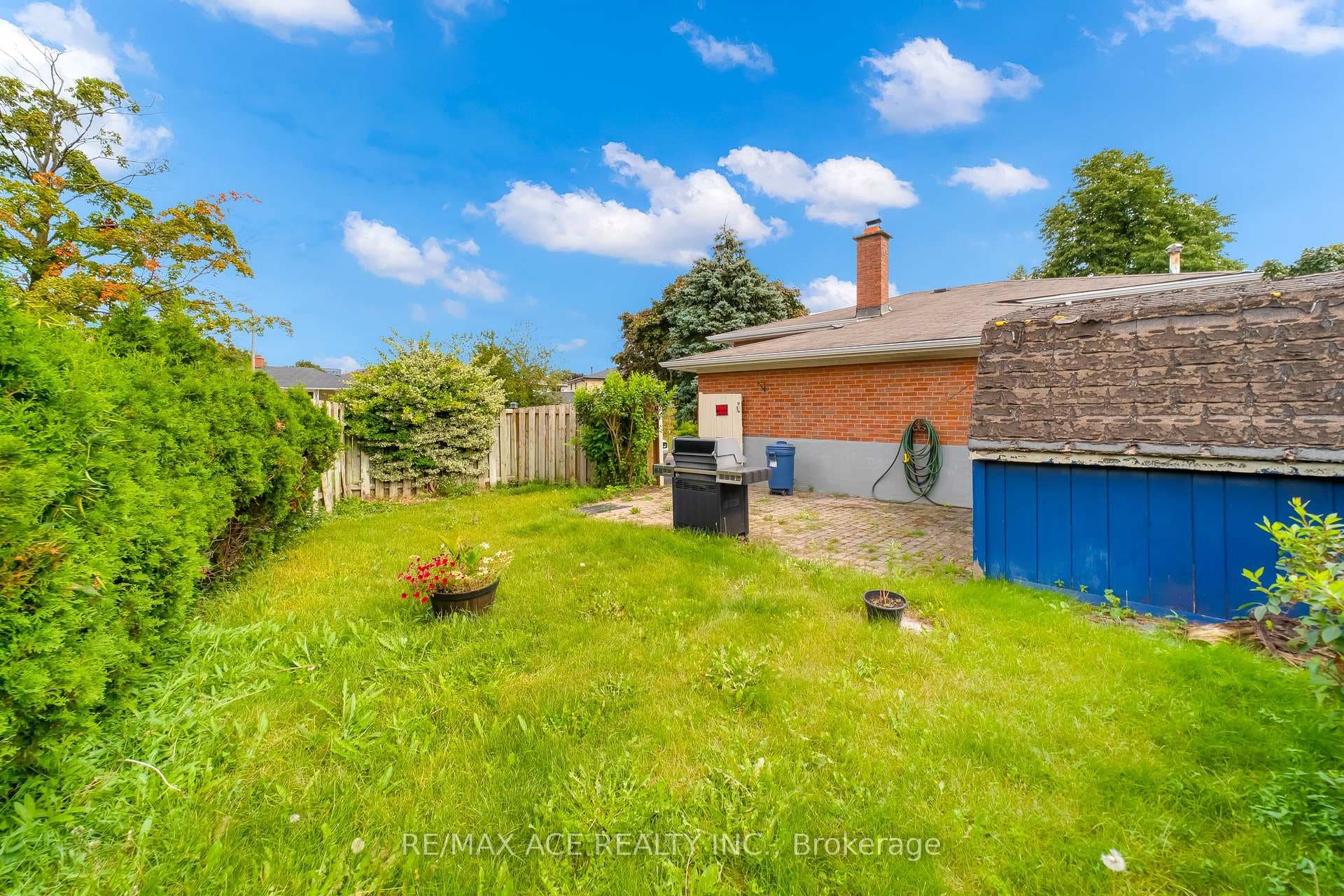 73 Erinlea Crescent photo 35