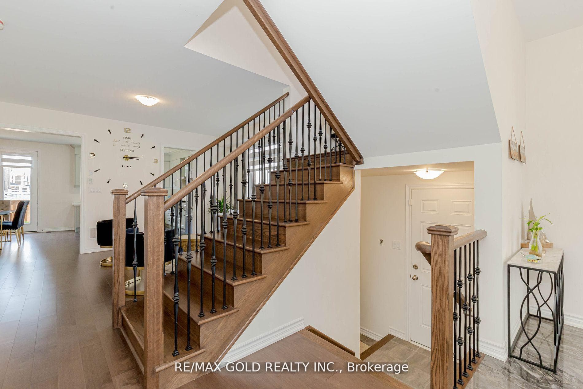 60 Stillwell Crescent photo 3