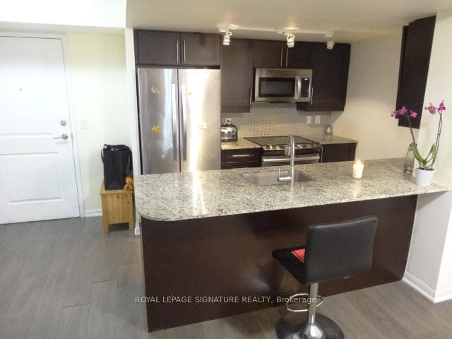 35 Bastion Street Unit 710 photo 10