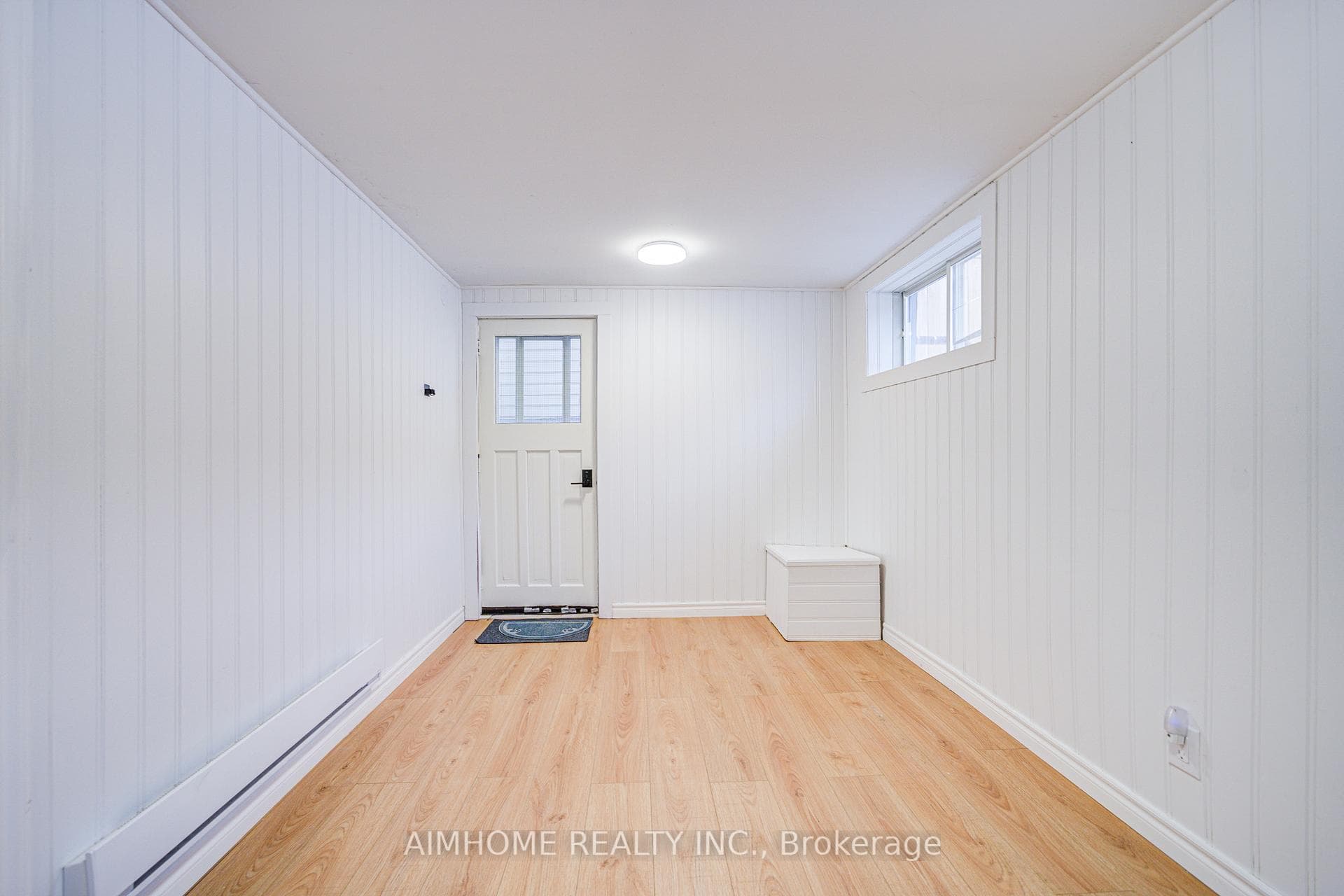 100 Van Horne Avenue photo 33