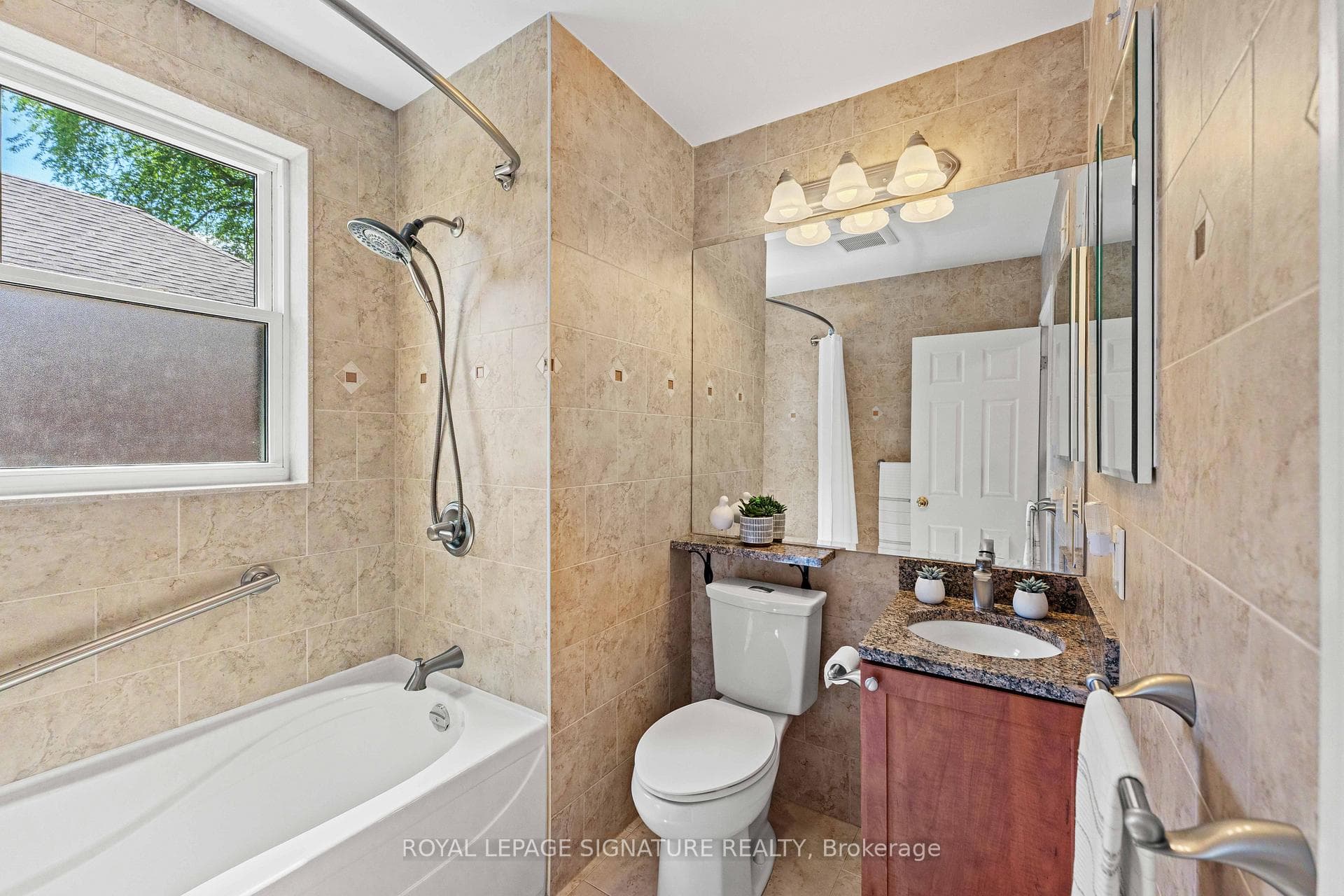 2nd FLOOR BATHROOM