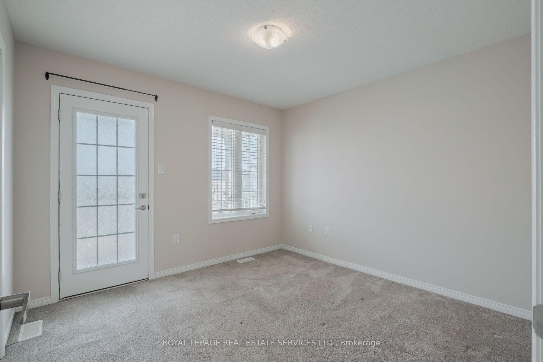 152 Munro Circle photo 41