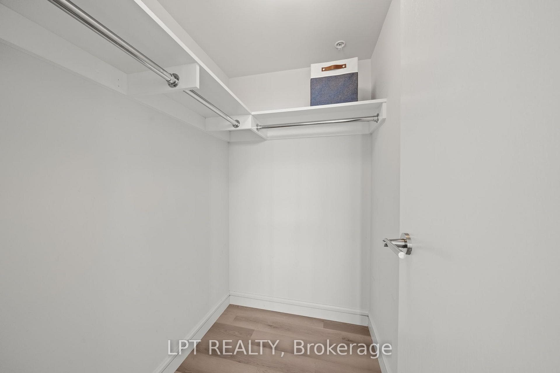 555 Anand Private Unit 707 photo 32