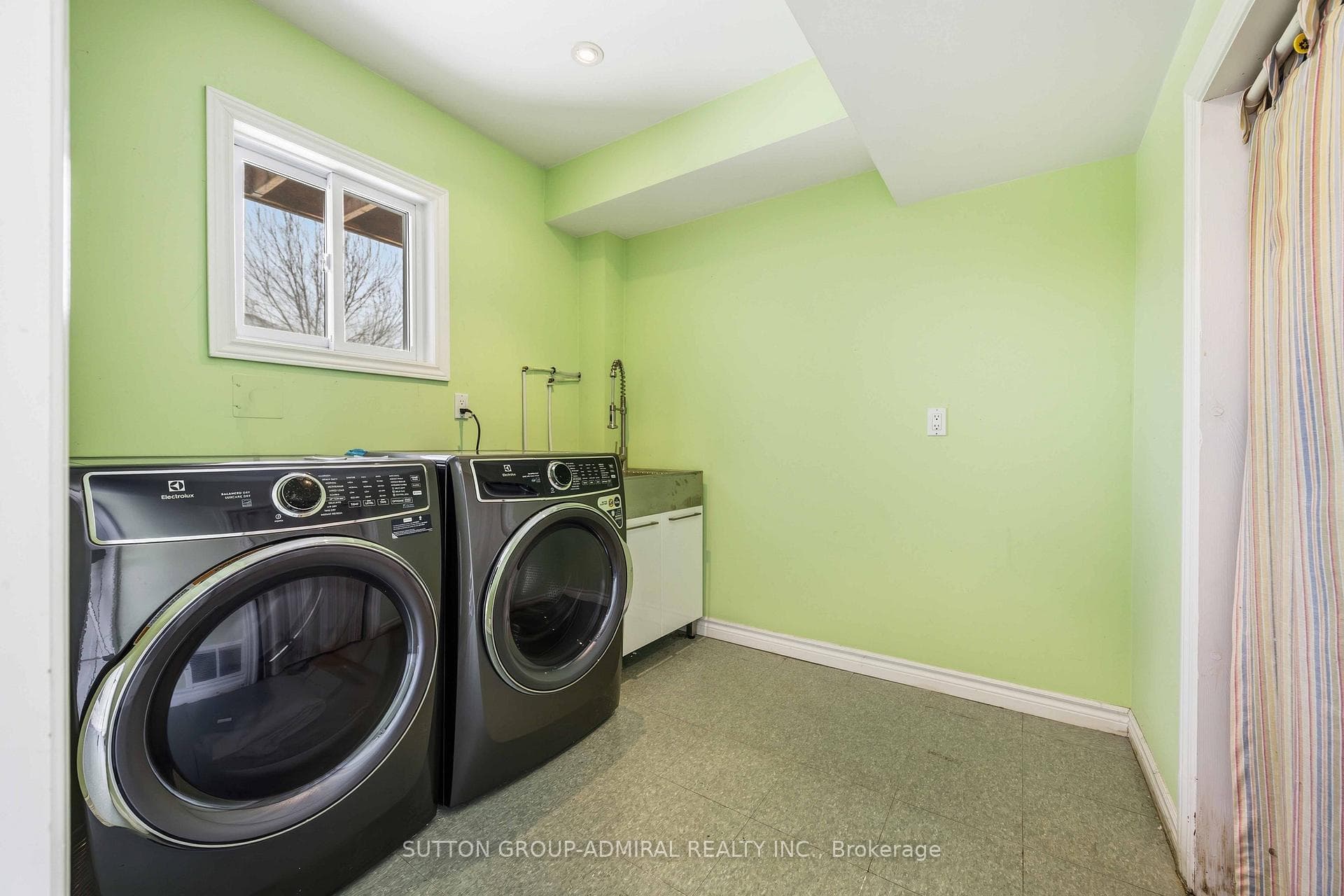 75 James Scott Road photo 32
