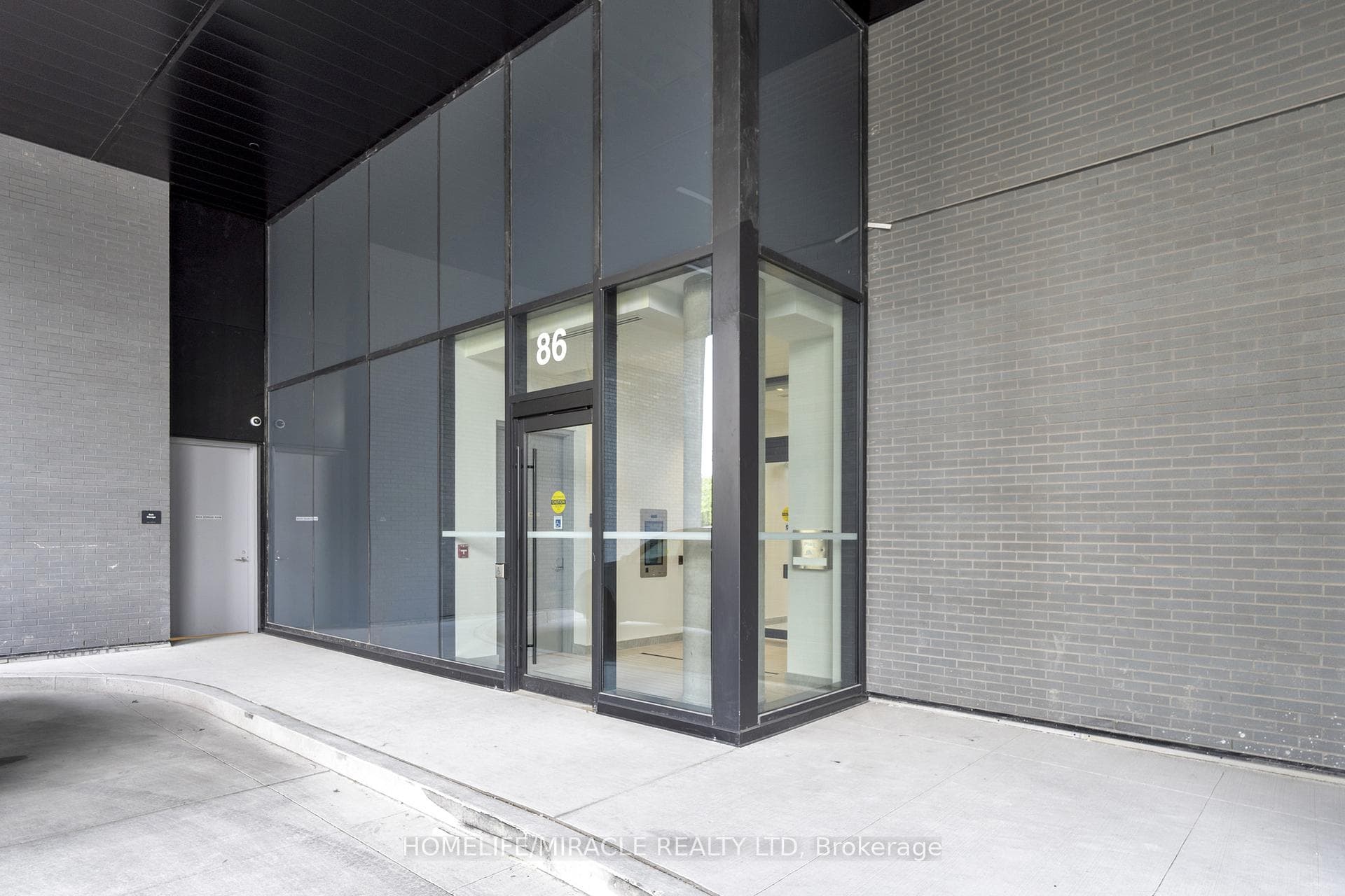 86 Dundas Street Unit 512 photo 3