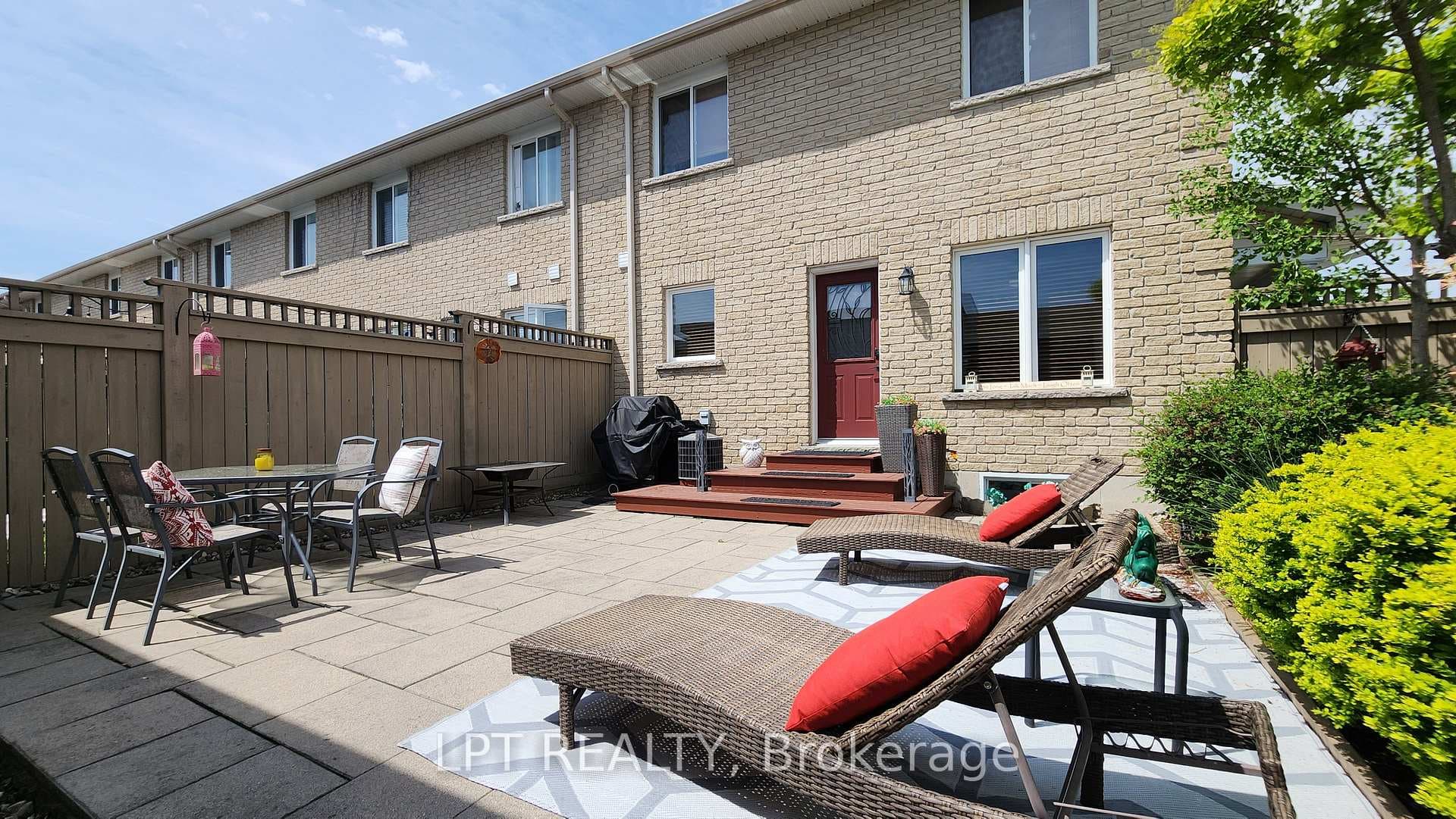 17 Silver Maple Crescent photo 20