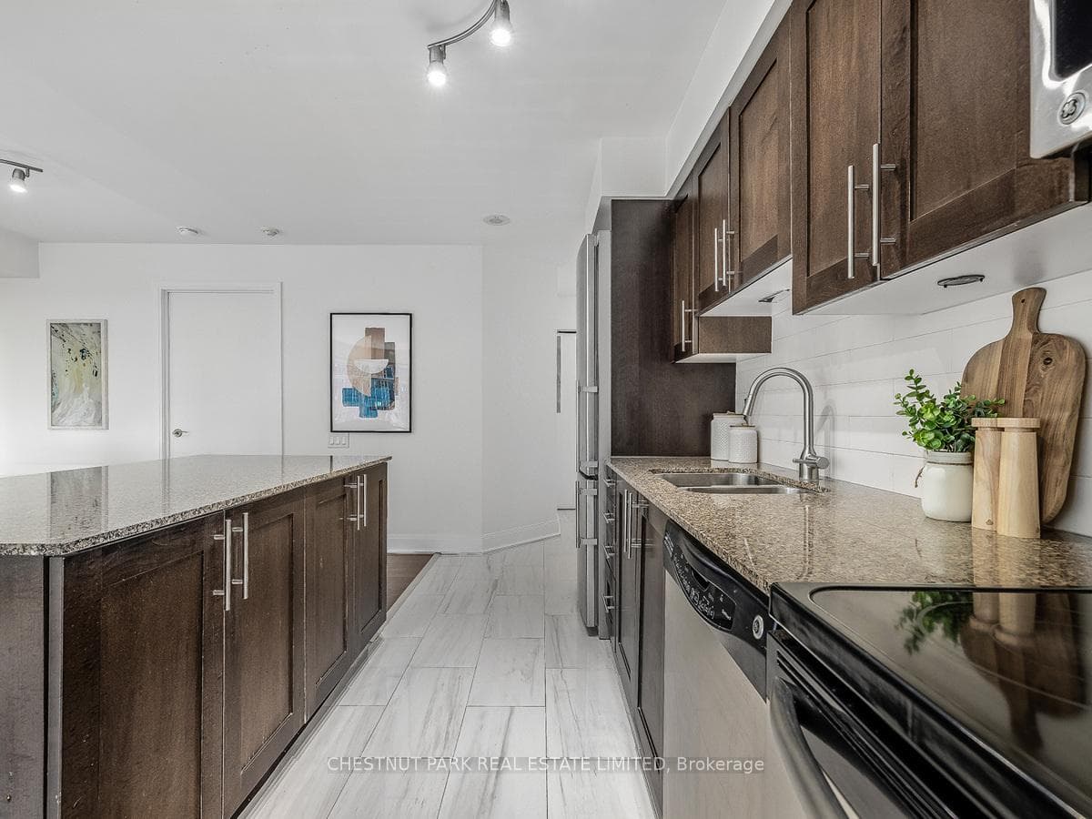 2191 Yonge Street Unit 1708 photo 14