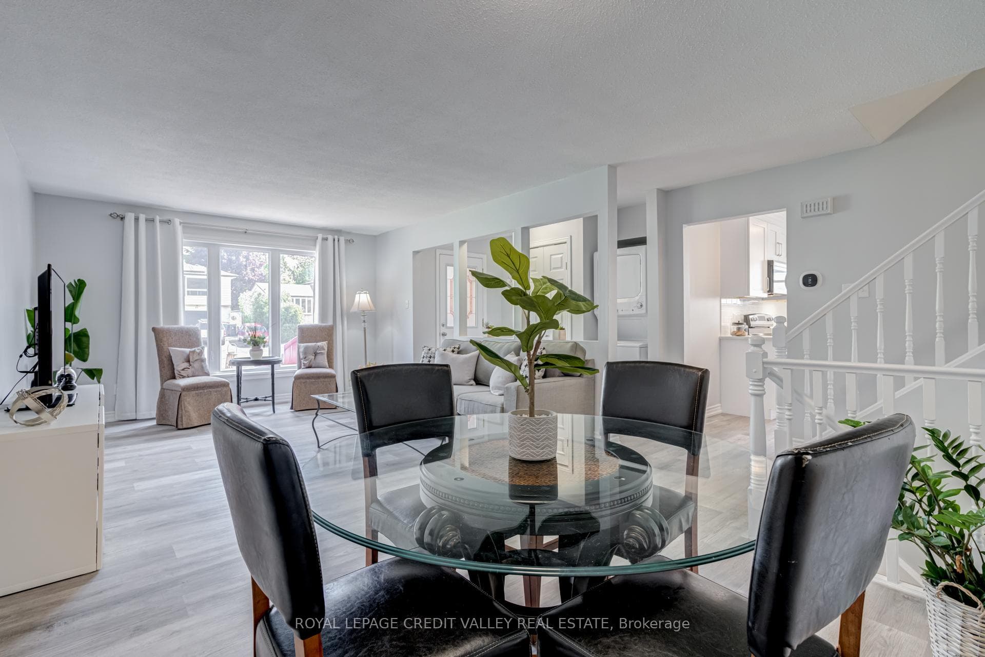33 Briarlea Road photo 9