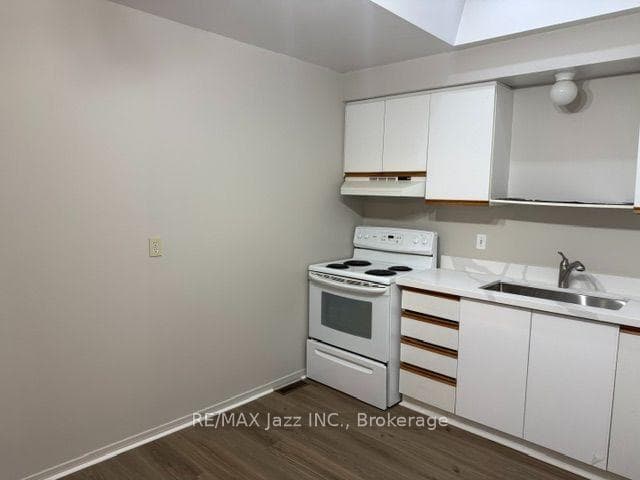 5 Turnberry Crescent photo 5