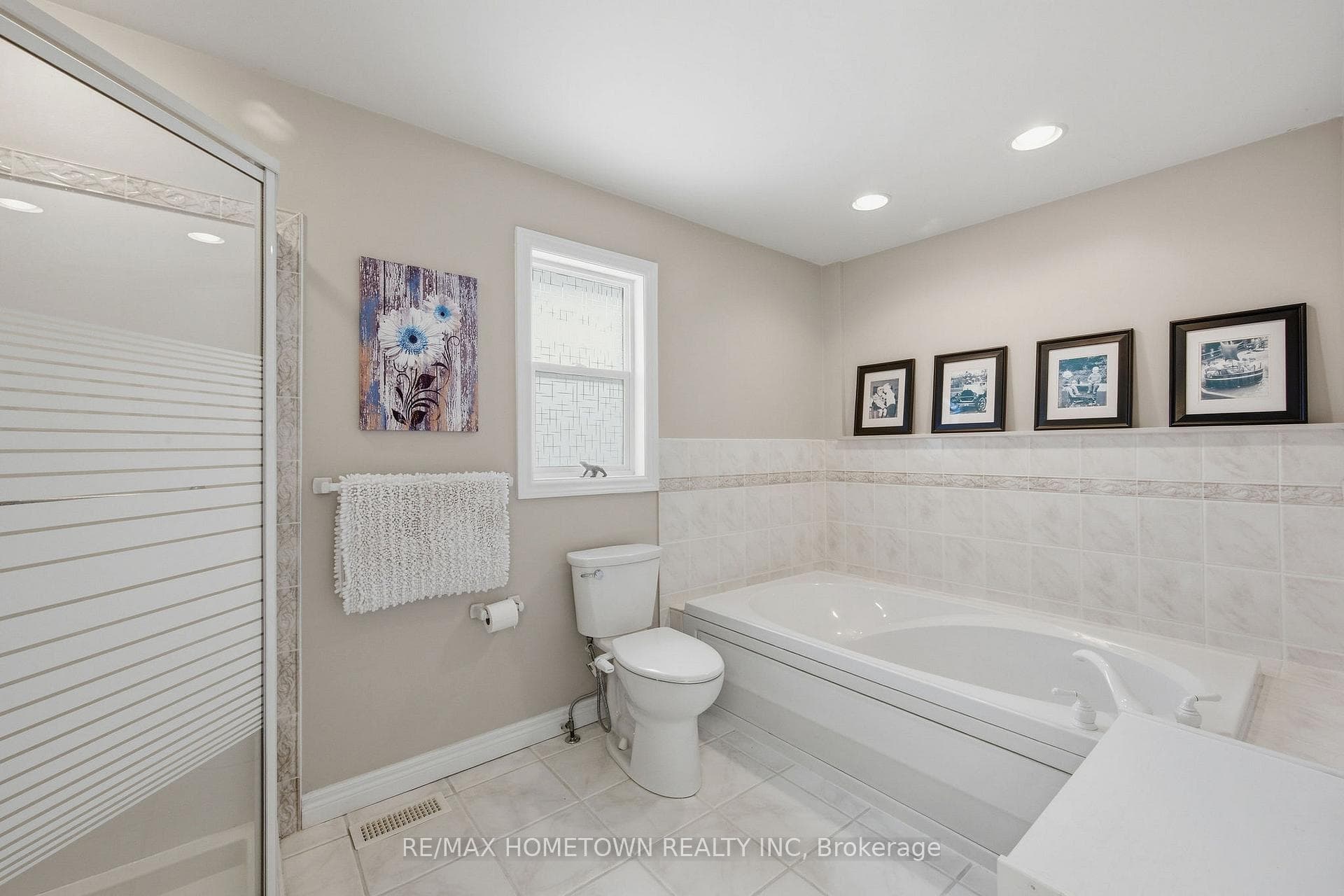 125 Butlers Crescent photo 23