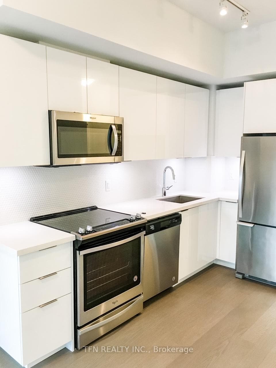 20 Shore Breeze Drive Unit 503 photo 3
