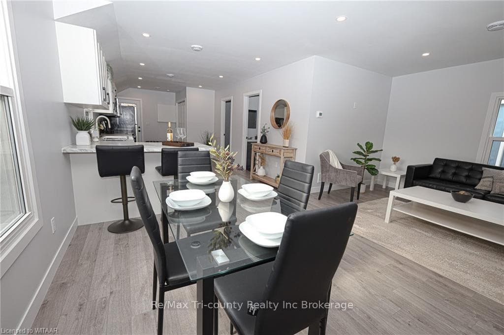 118 QUEEN Street photo 7