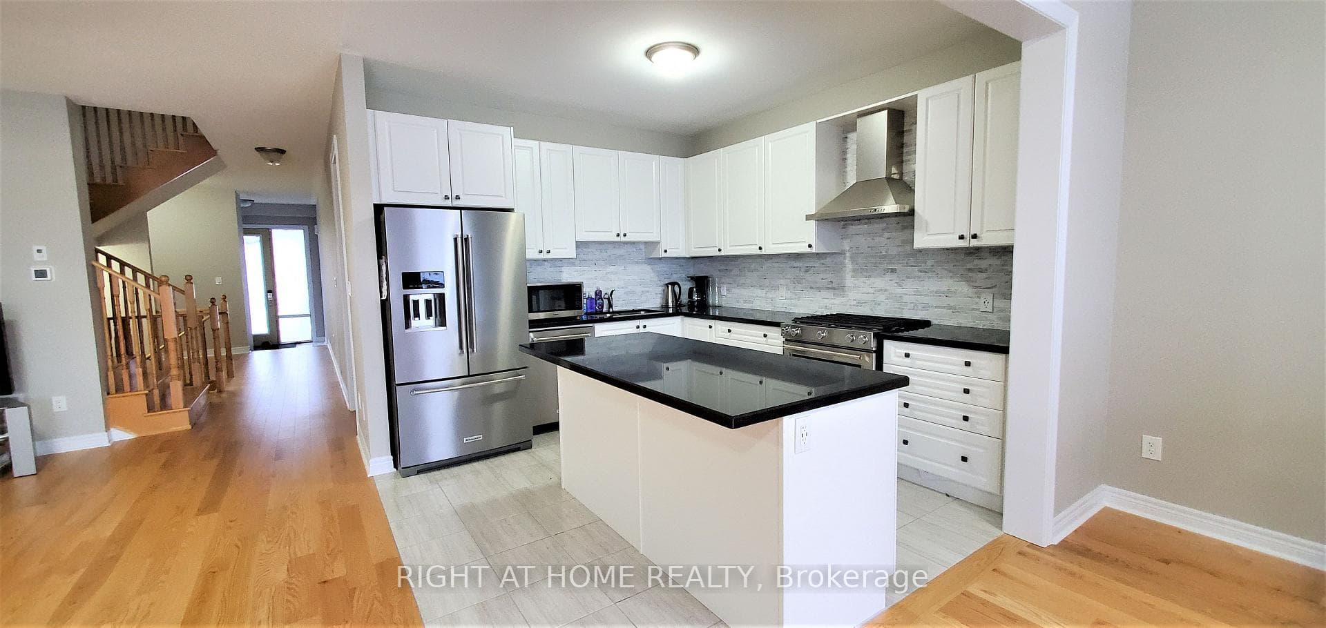 1201 Cactus Crescent photo 2