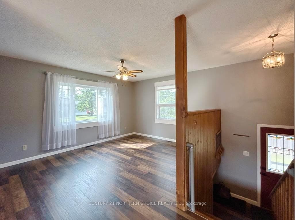 1232 Emo Road photo 10