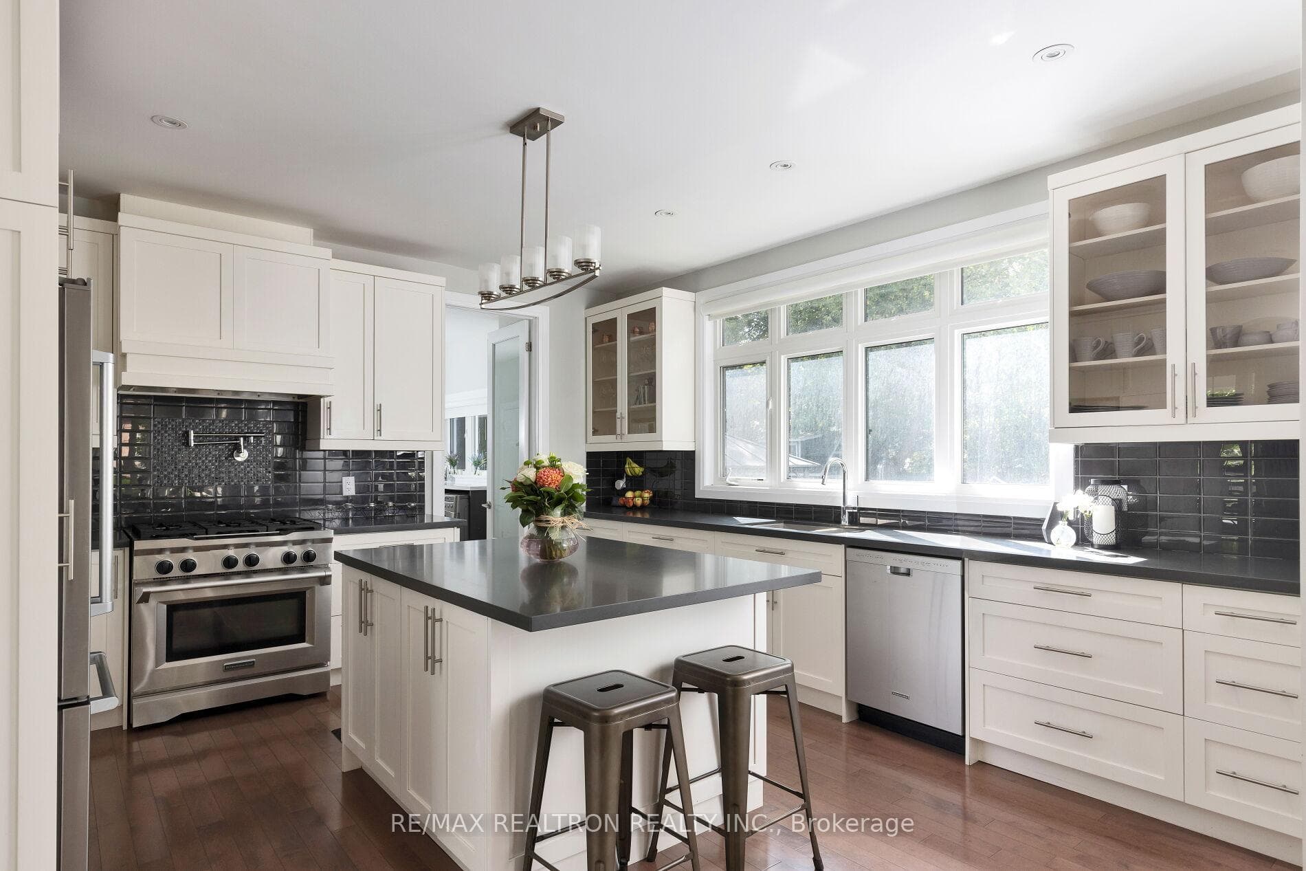 138 Roxborough Road photo 24
