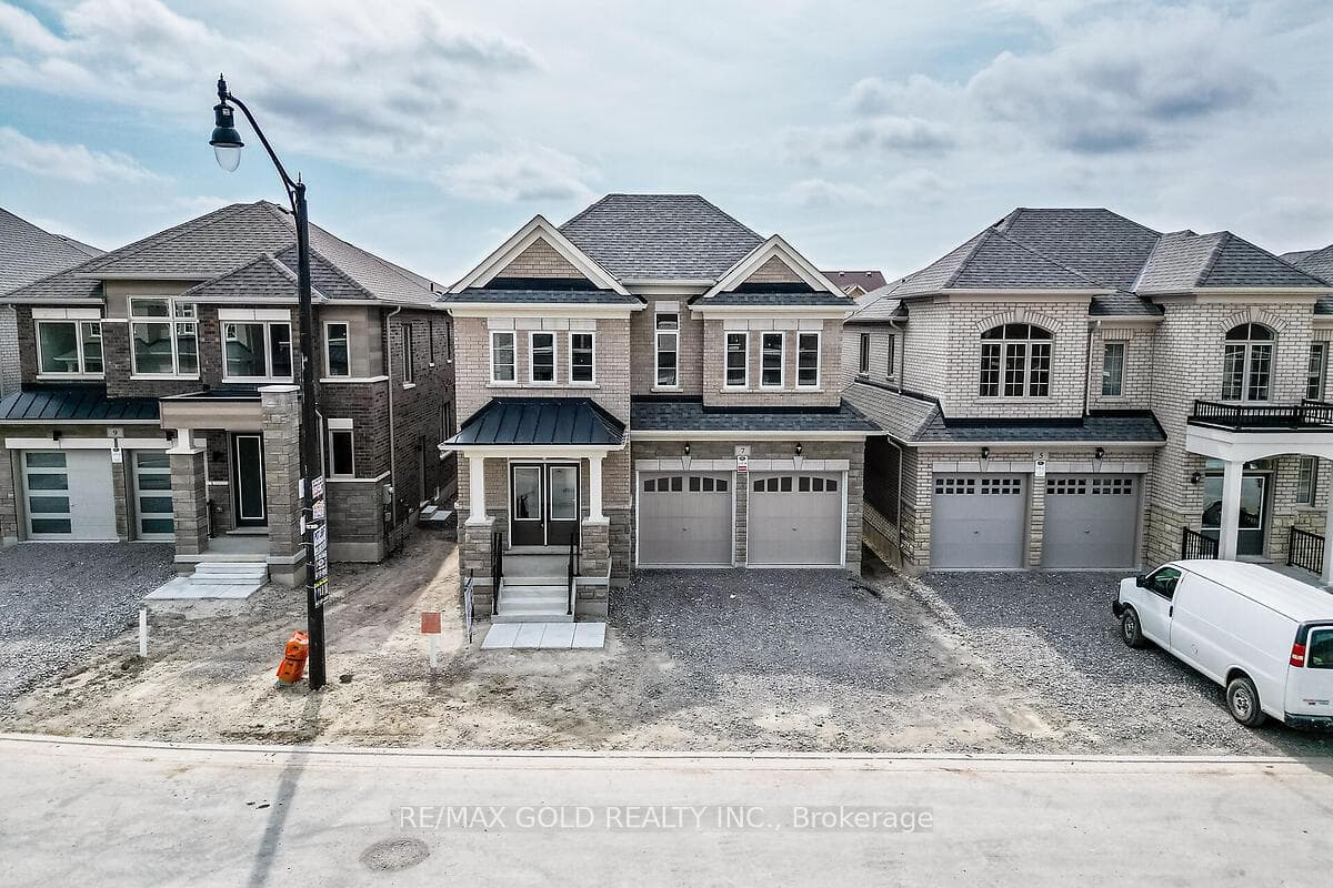 7 Dolomite Drive photo 1