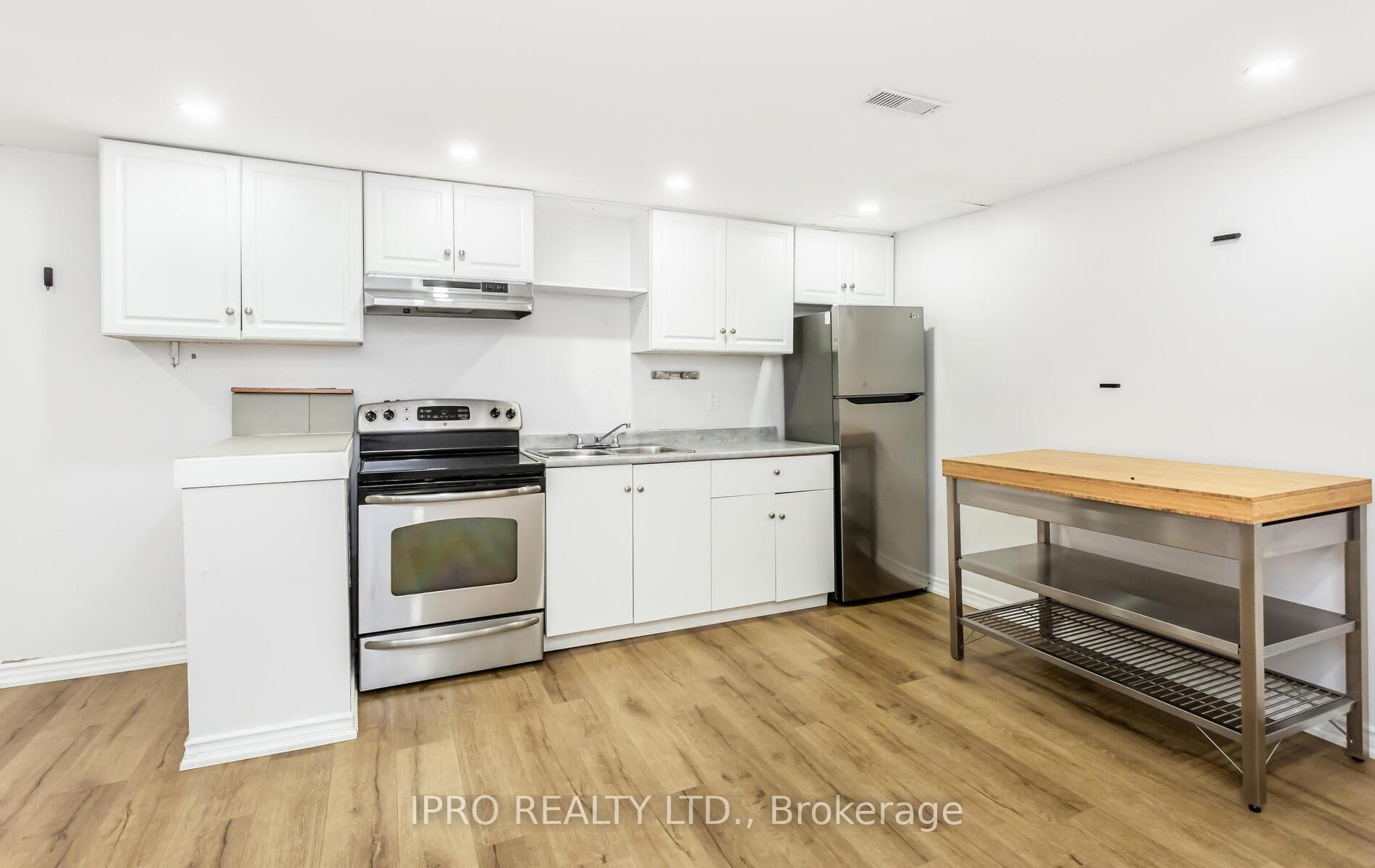 432 Sandmere Place photo 24