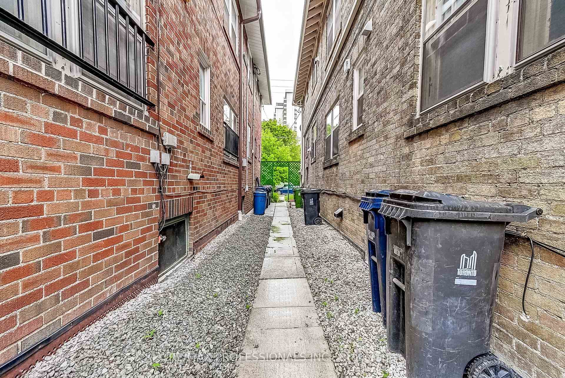 220 Millwood Road Unit Lower photo 21