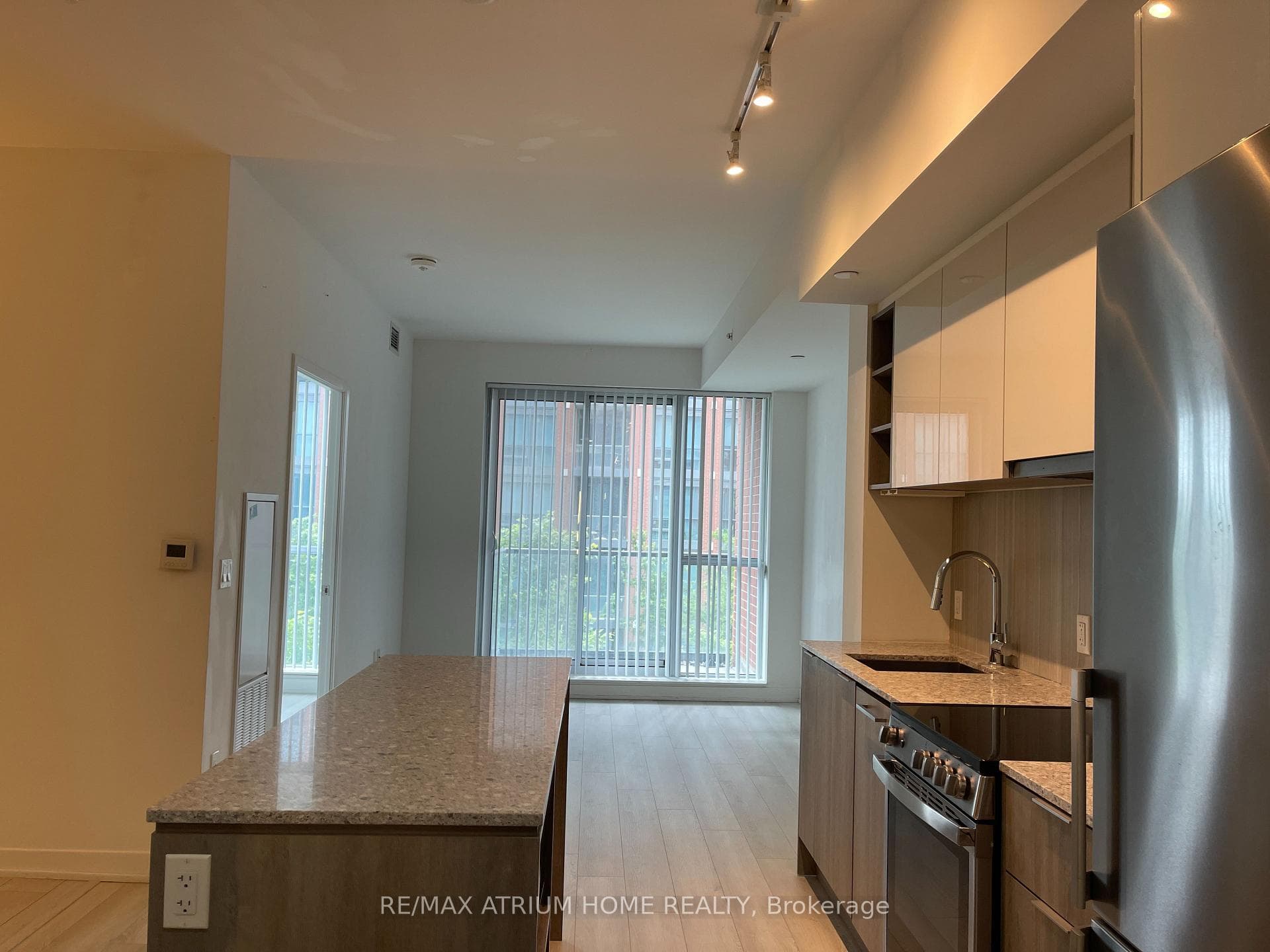 31 Tippett Road Unit 920 photo 3