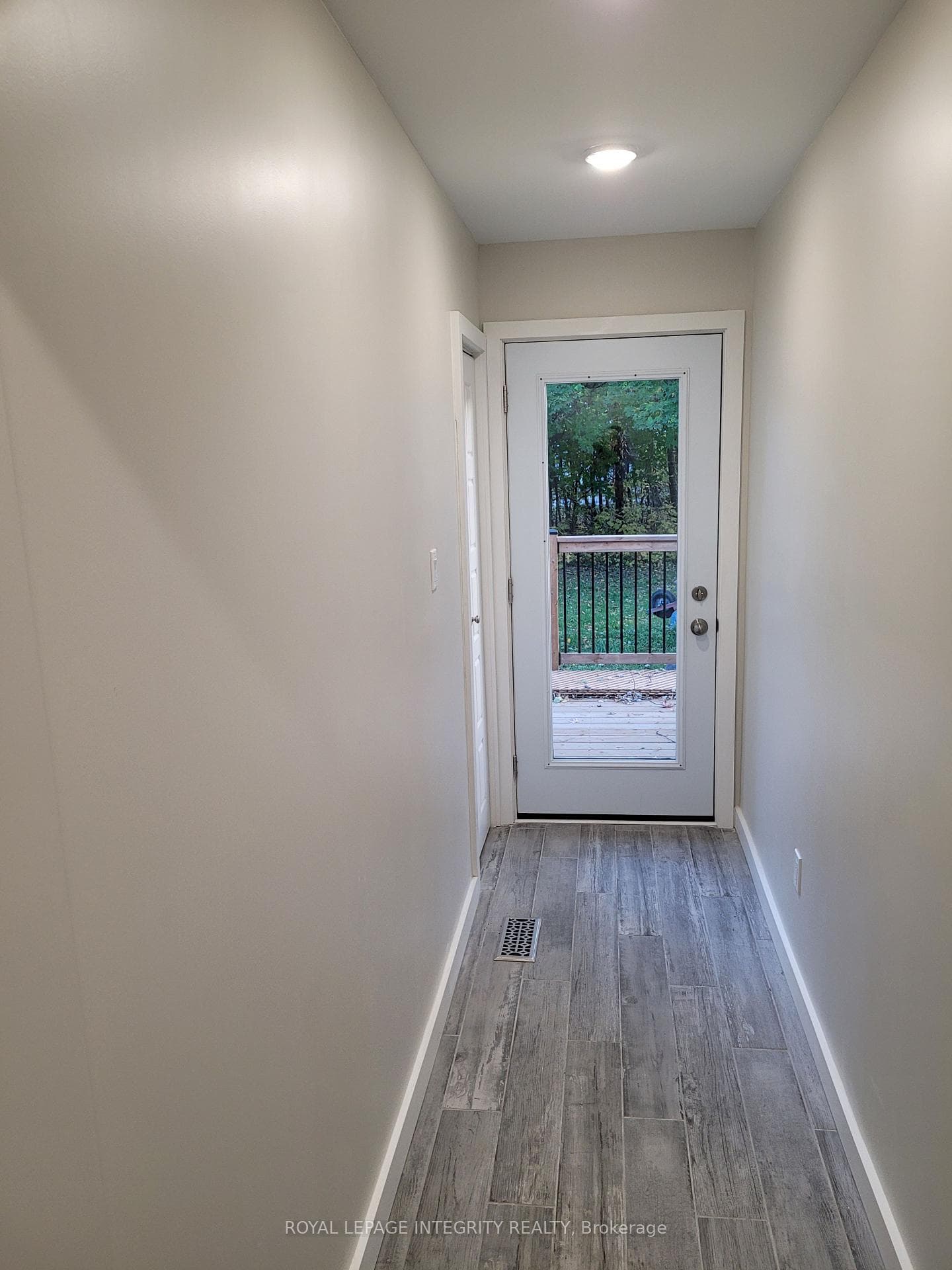 separate entrance to basement apartment