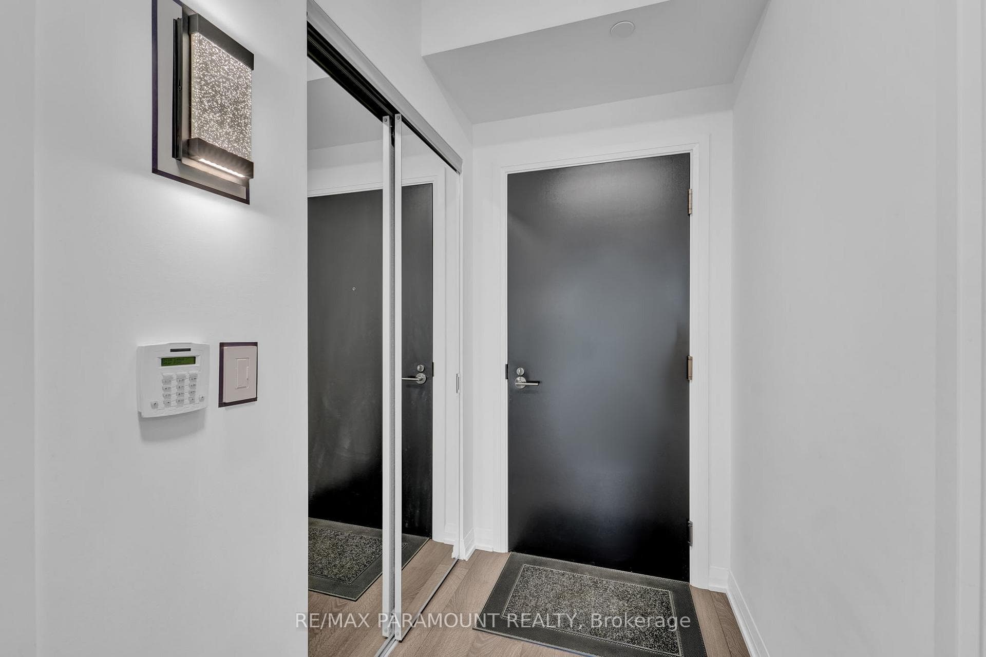101 Erskine Avenue Unit 418 photo 6