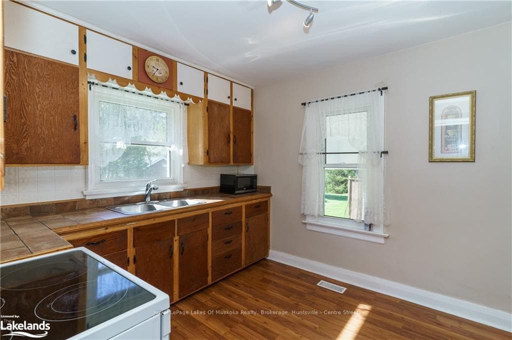 9 MORRIS Avenue photo 16