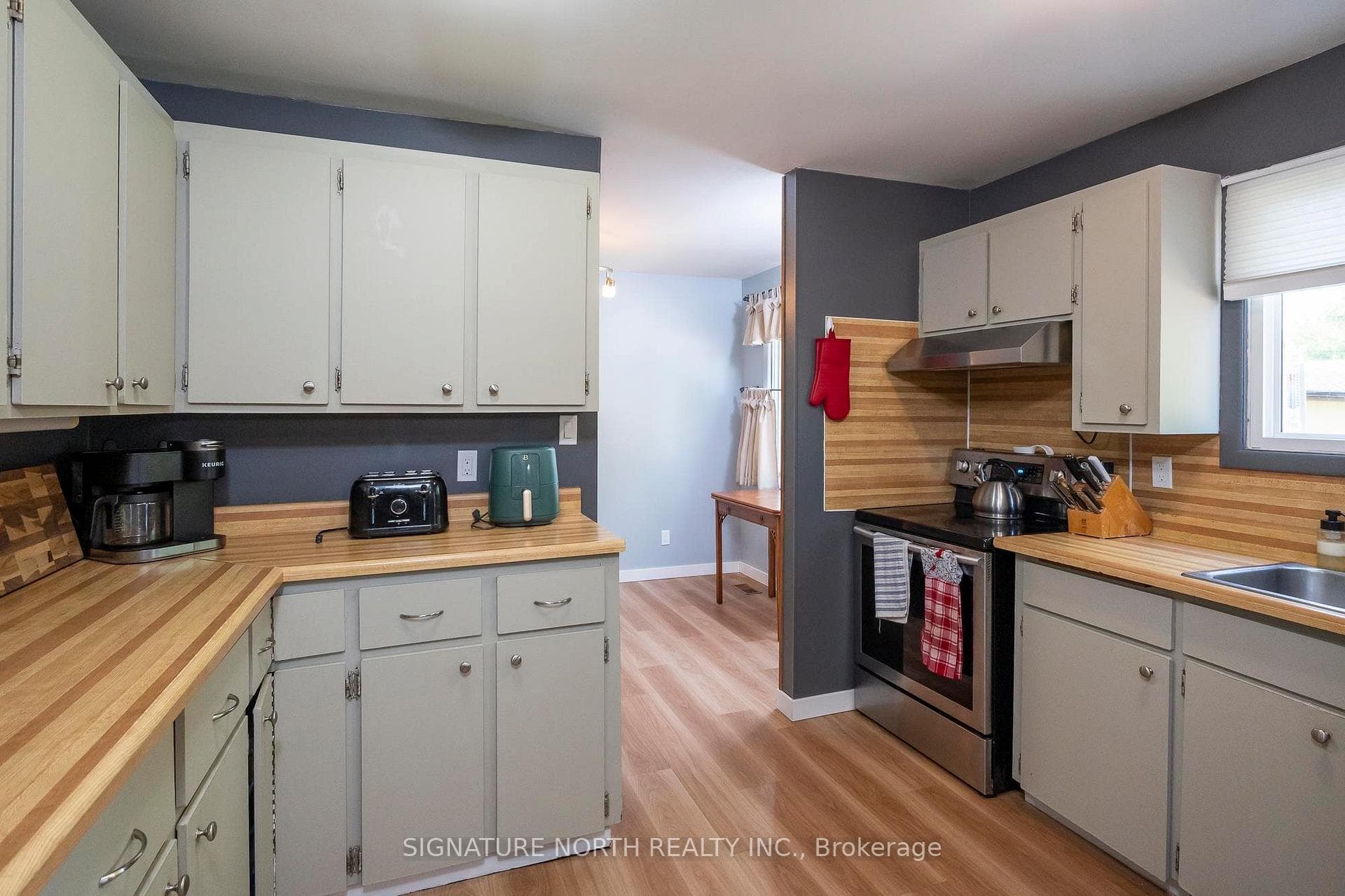 543 Churchill Drive photo 12