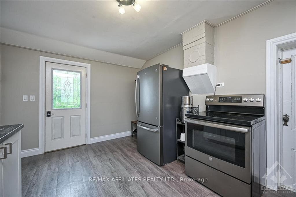 155 QUEEN Street photo 15