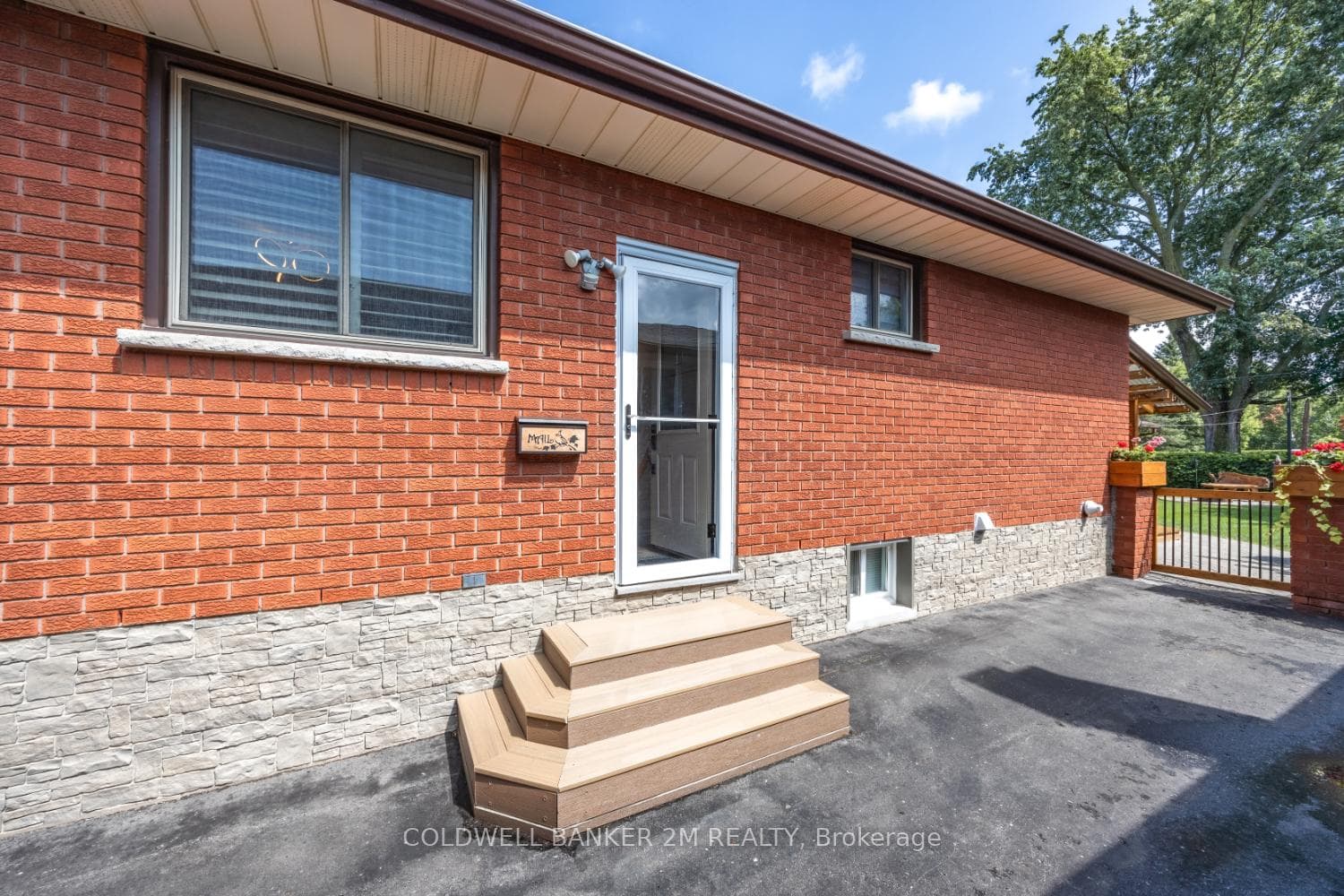 641 Montcalm Avenue photo 21