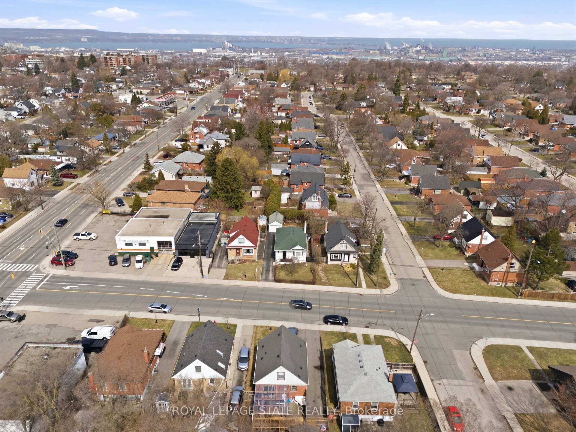 957 Queensdale Avenue photo 34