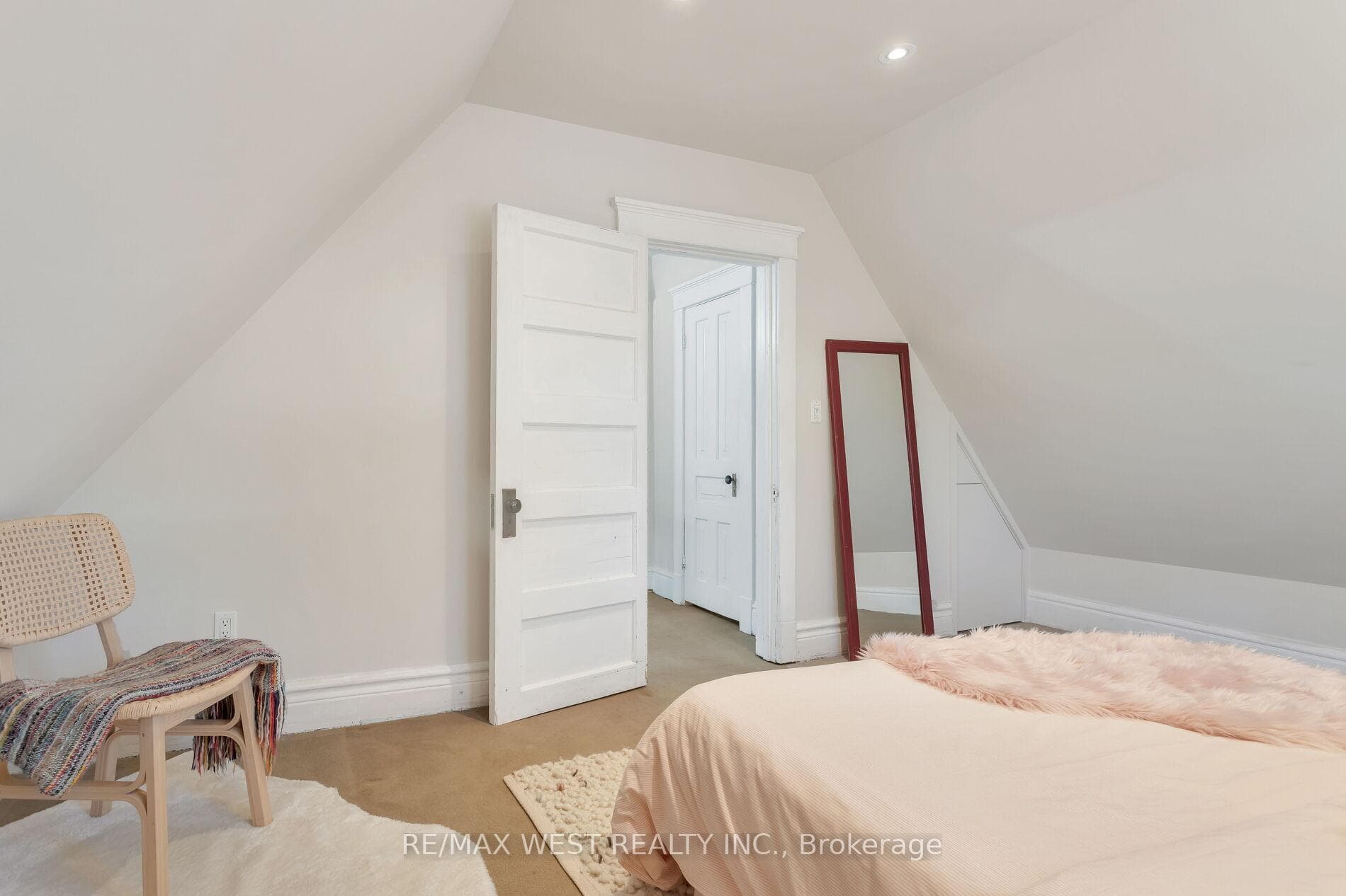 110 Marion Street photo 40
