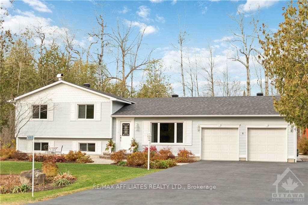 5668 ELOISE Crescent photo 2